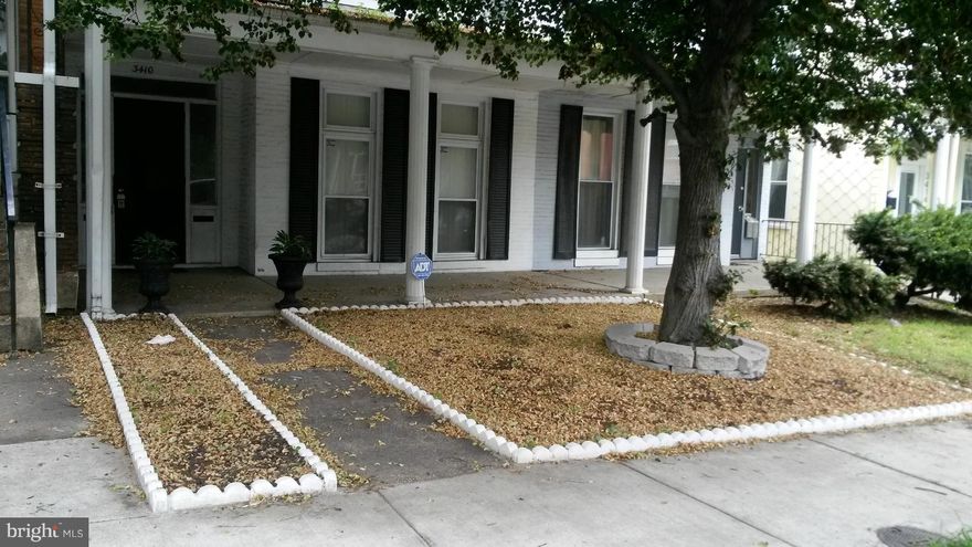 2 Units well maintained beautiful Home  around the Lake Montebello, first time home buyer or  investor,Live in one or lease both. Great opportunity. Short sale,  one Lender. Bring your offer..