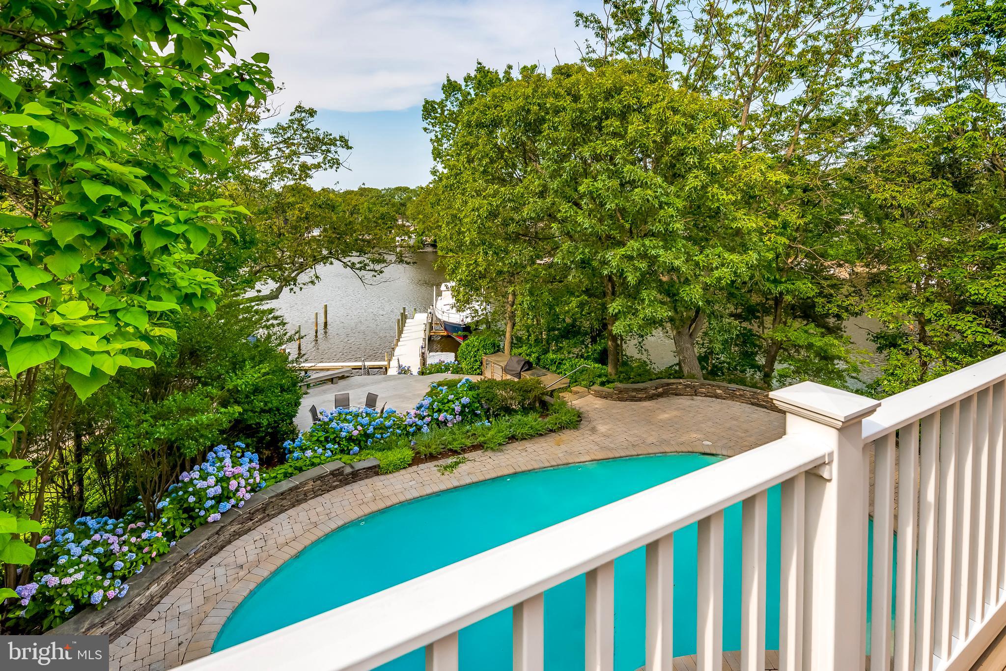 TWIN HARBORS - Residential