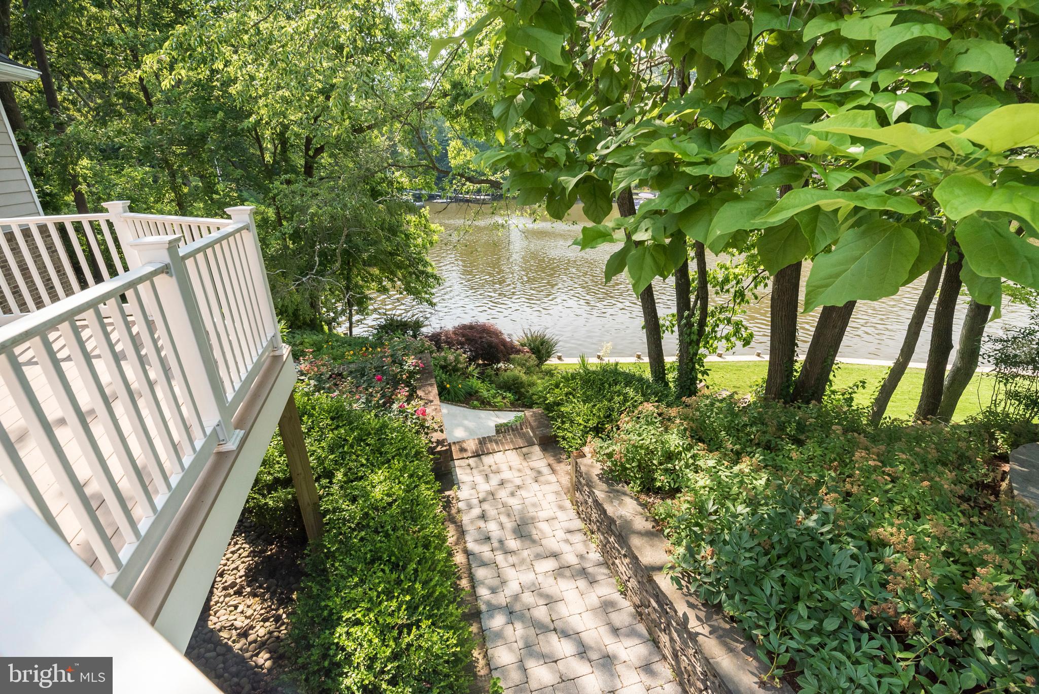 TWIN HARBORS - Residential