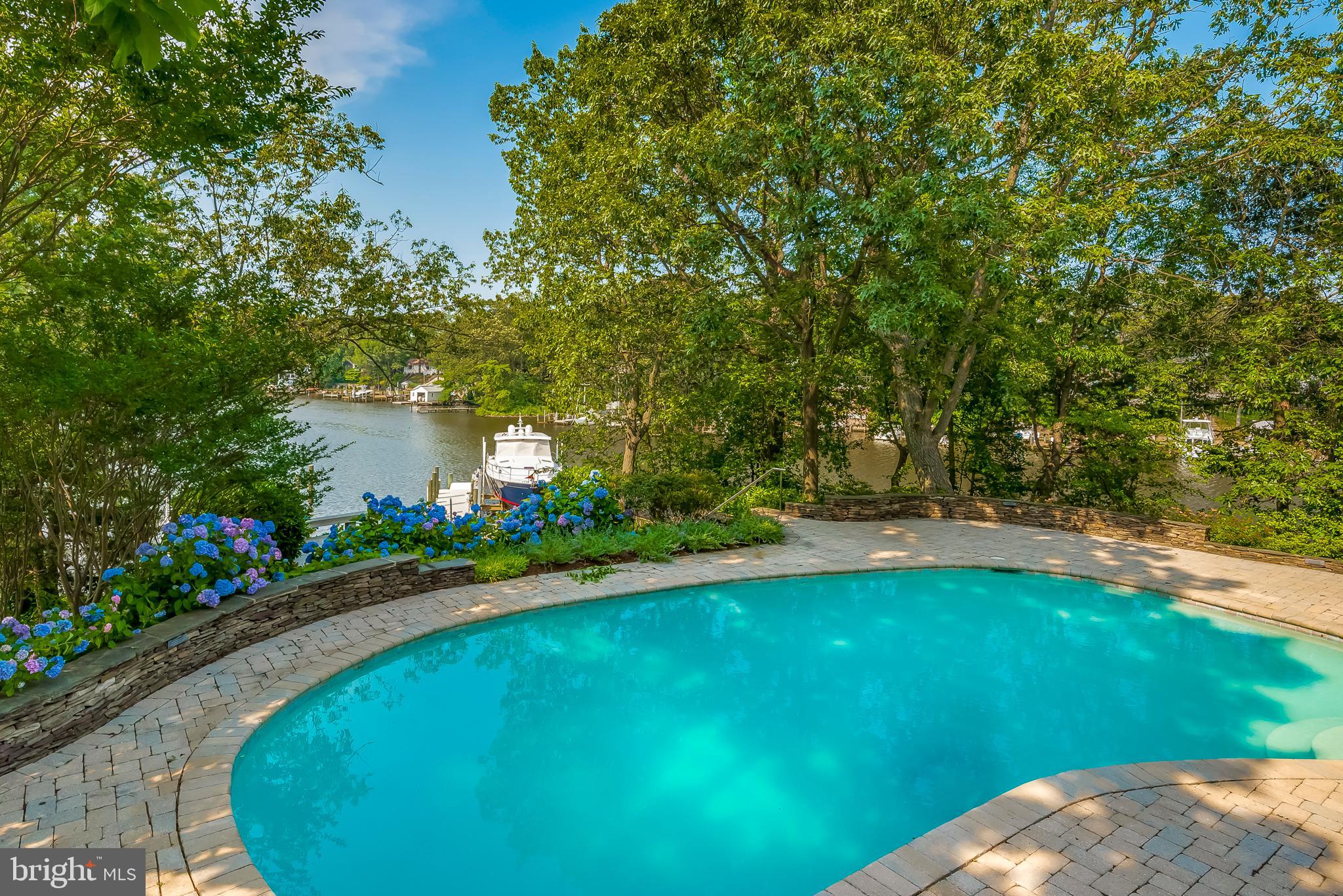 TWIN HARBORS - Residential