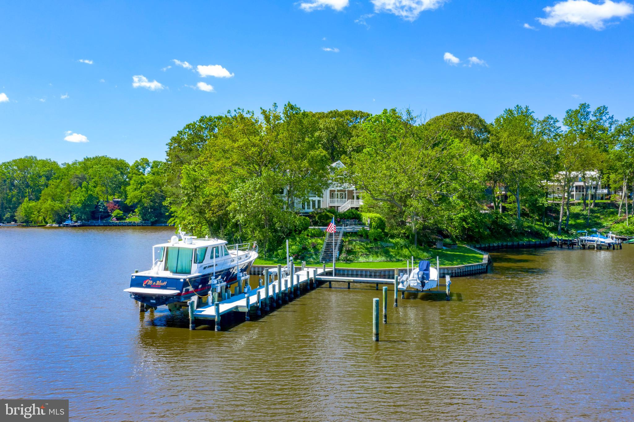 TWIN HARBORS - Residential