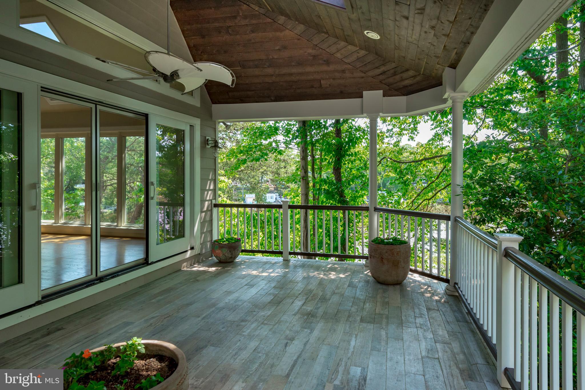 TWIN HARBORS - Residential