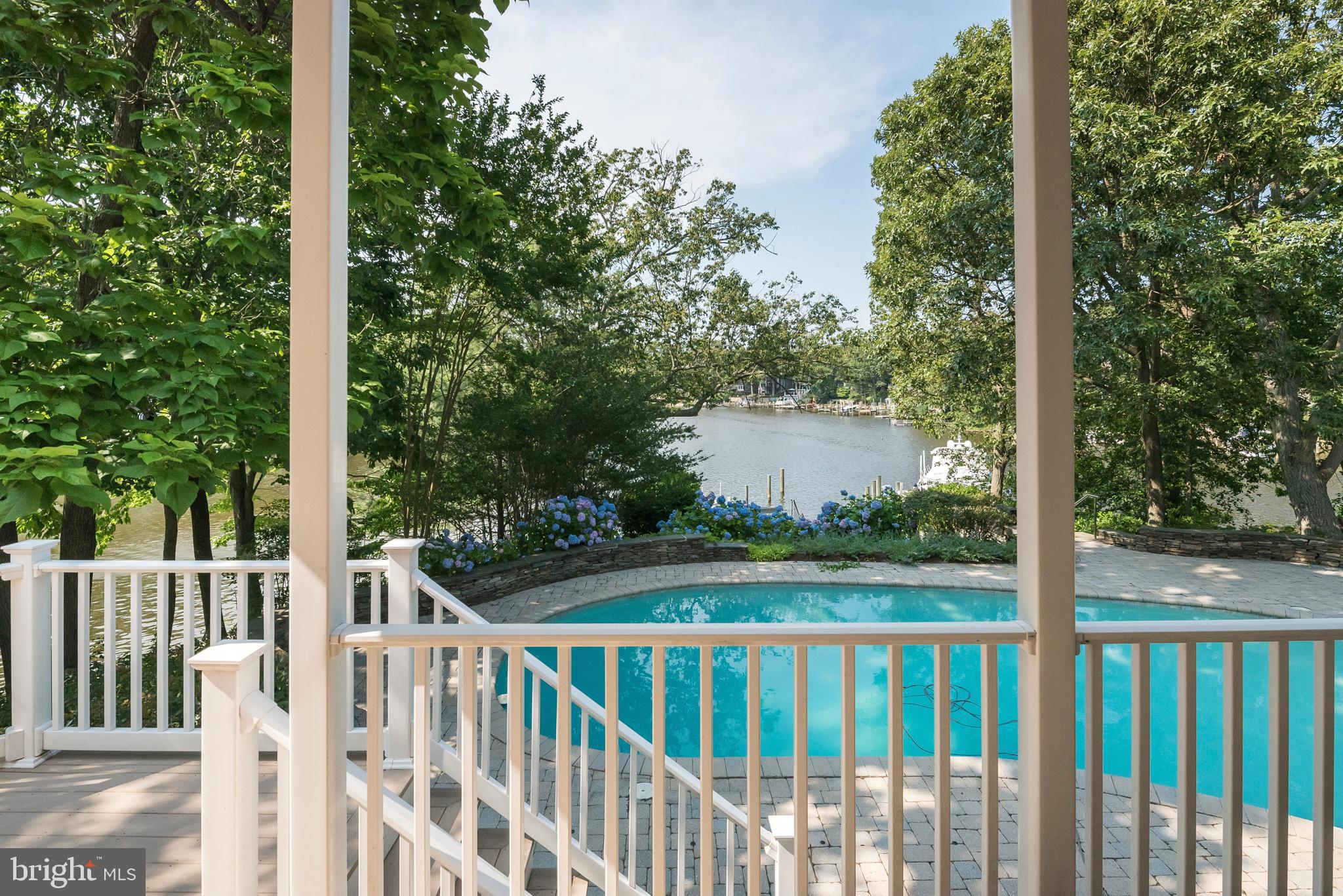 TWIN HARBORS - Residential