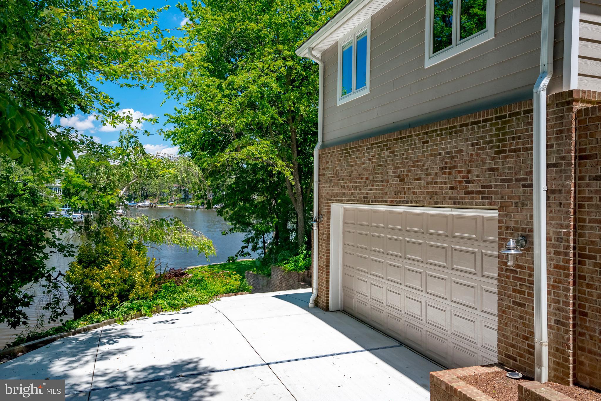 TWIN HARBORS - Residential