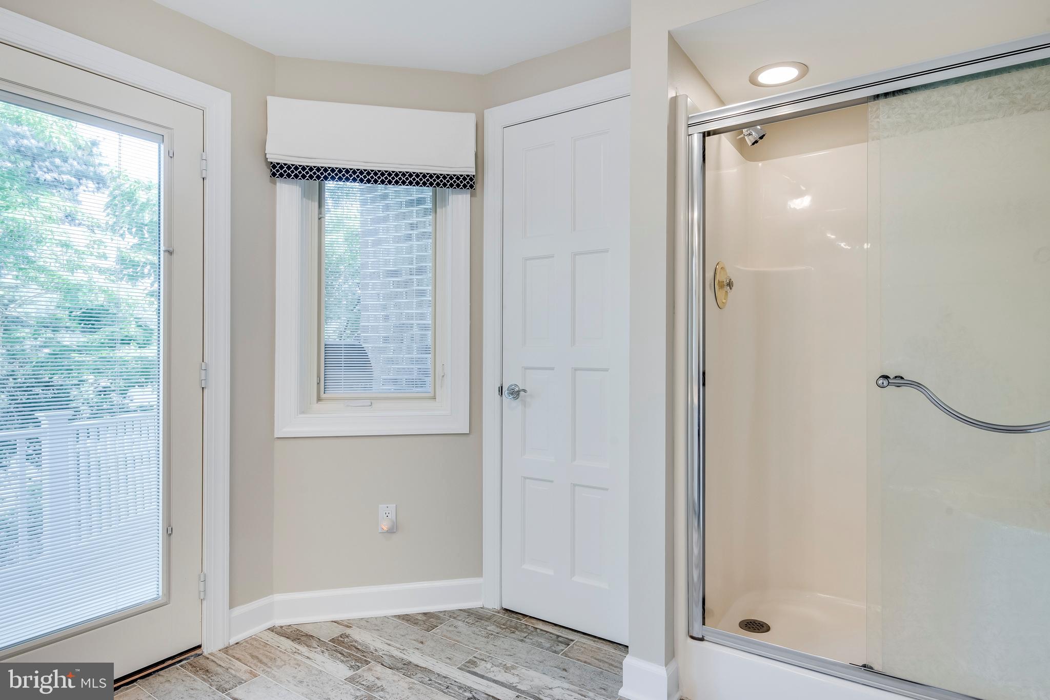 TWIN HARBORS - Residential