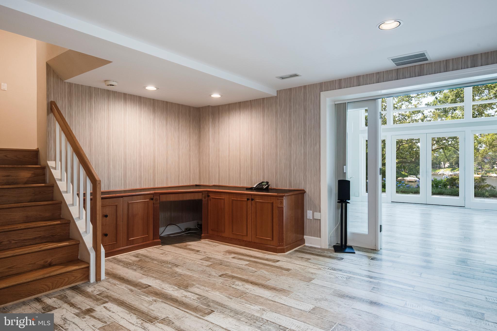 TWIN HARBORS - Residential