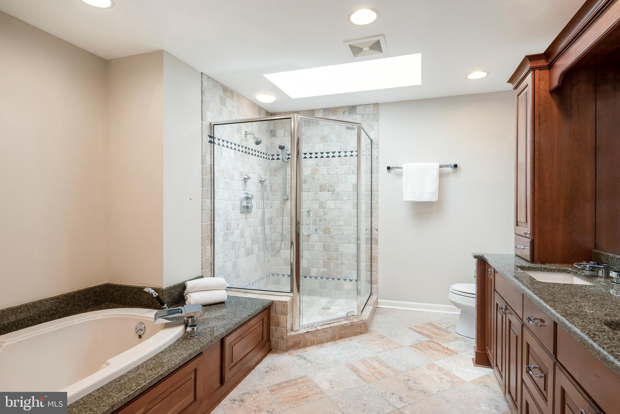 TWIN HARBORS - Residential