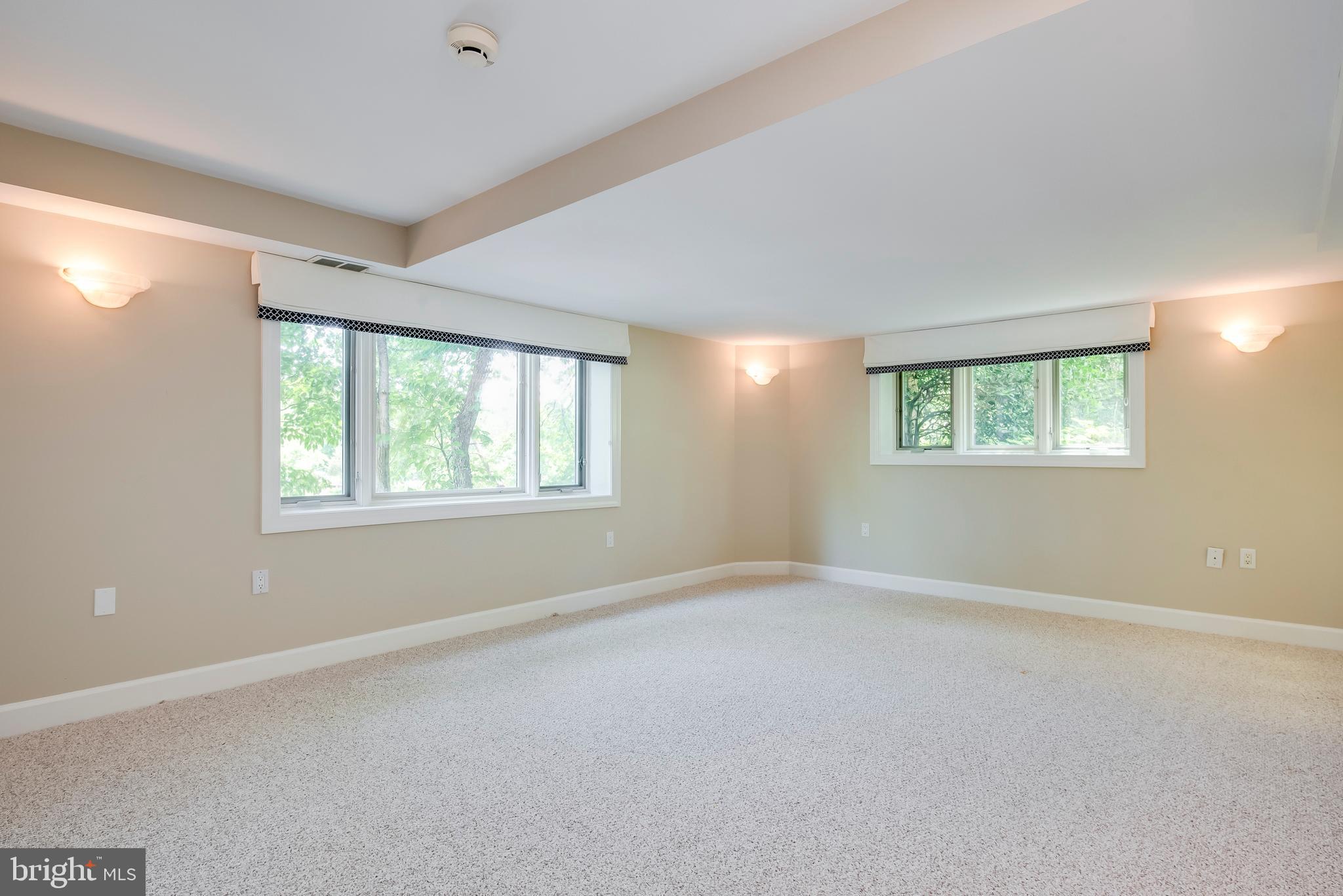 TWIN HARBORS - Residential