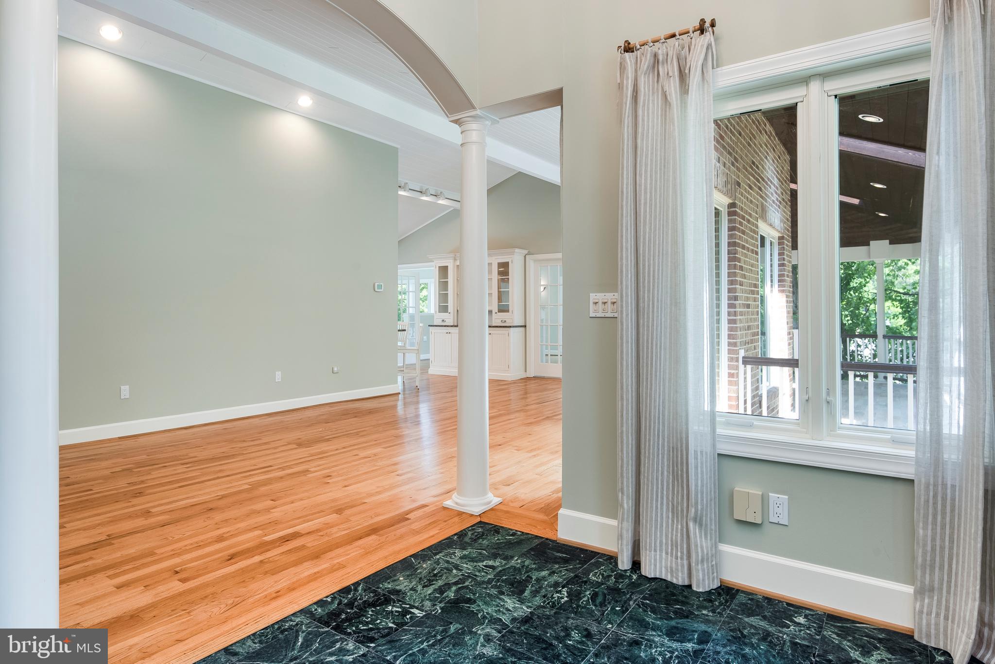 TWIN HARBORS - Residential