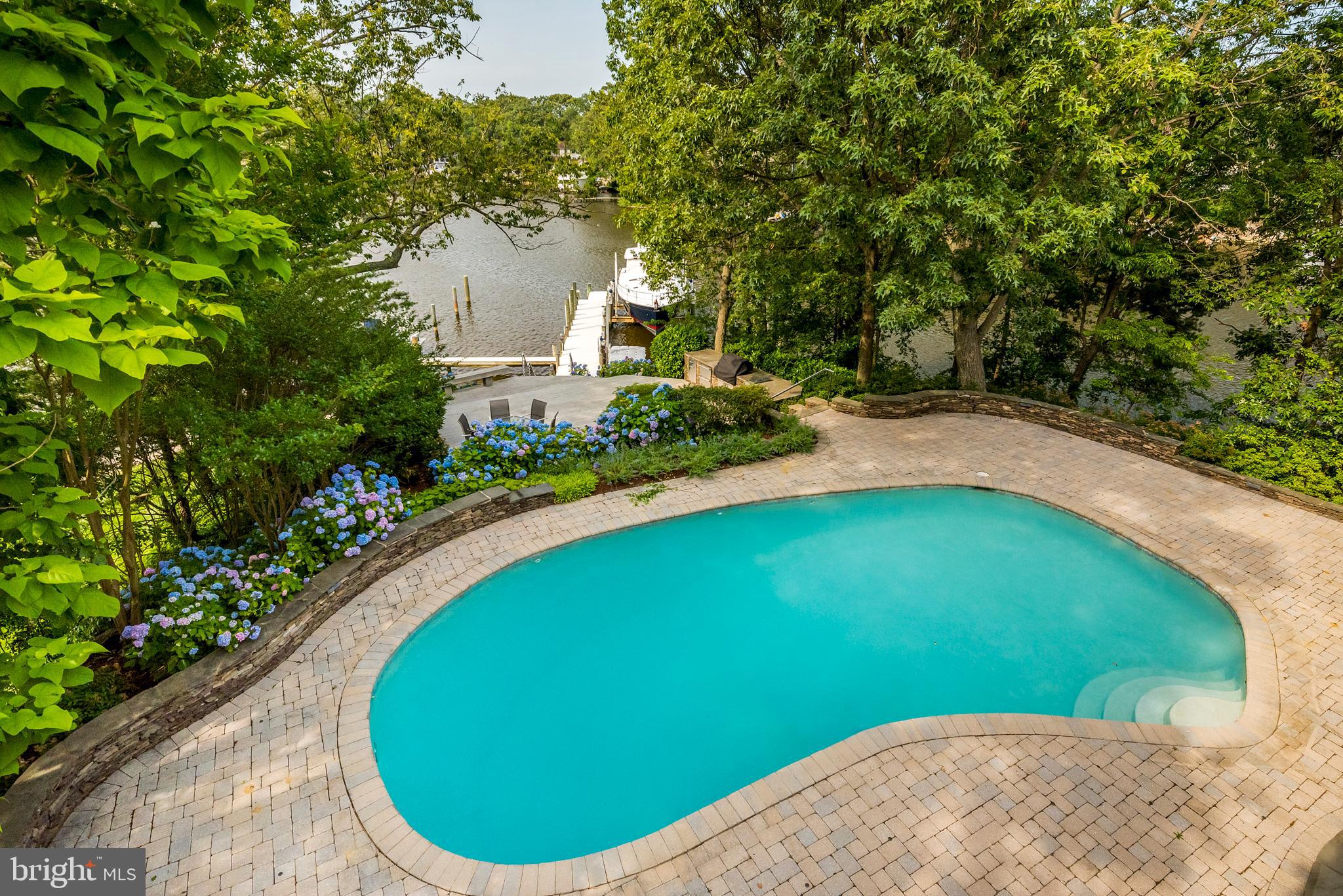 TWIN HARBORS - Residential