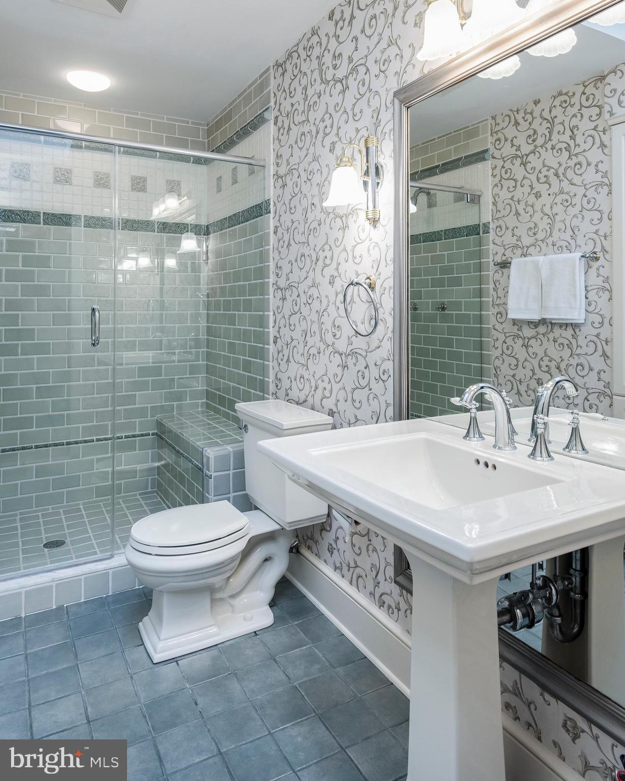 TWIN HARBORS - Residential