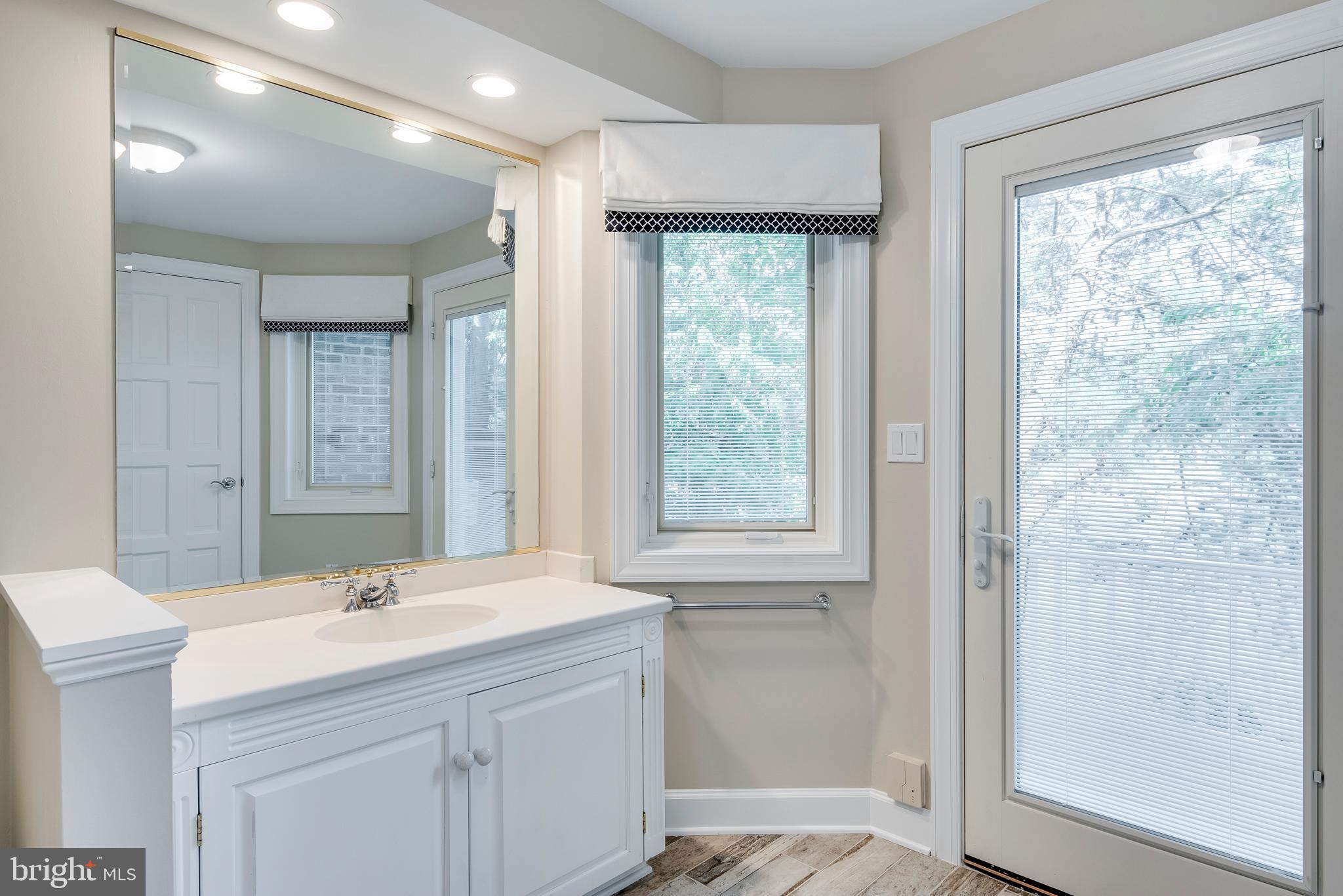 TWIN HARBORS - Residential