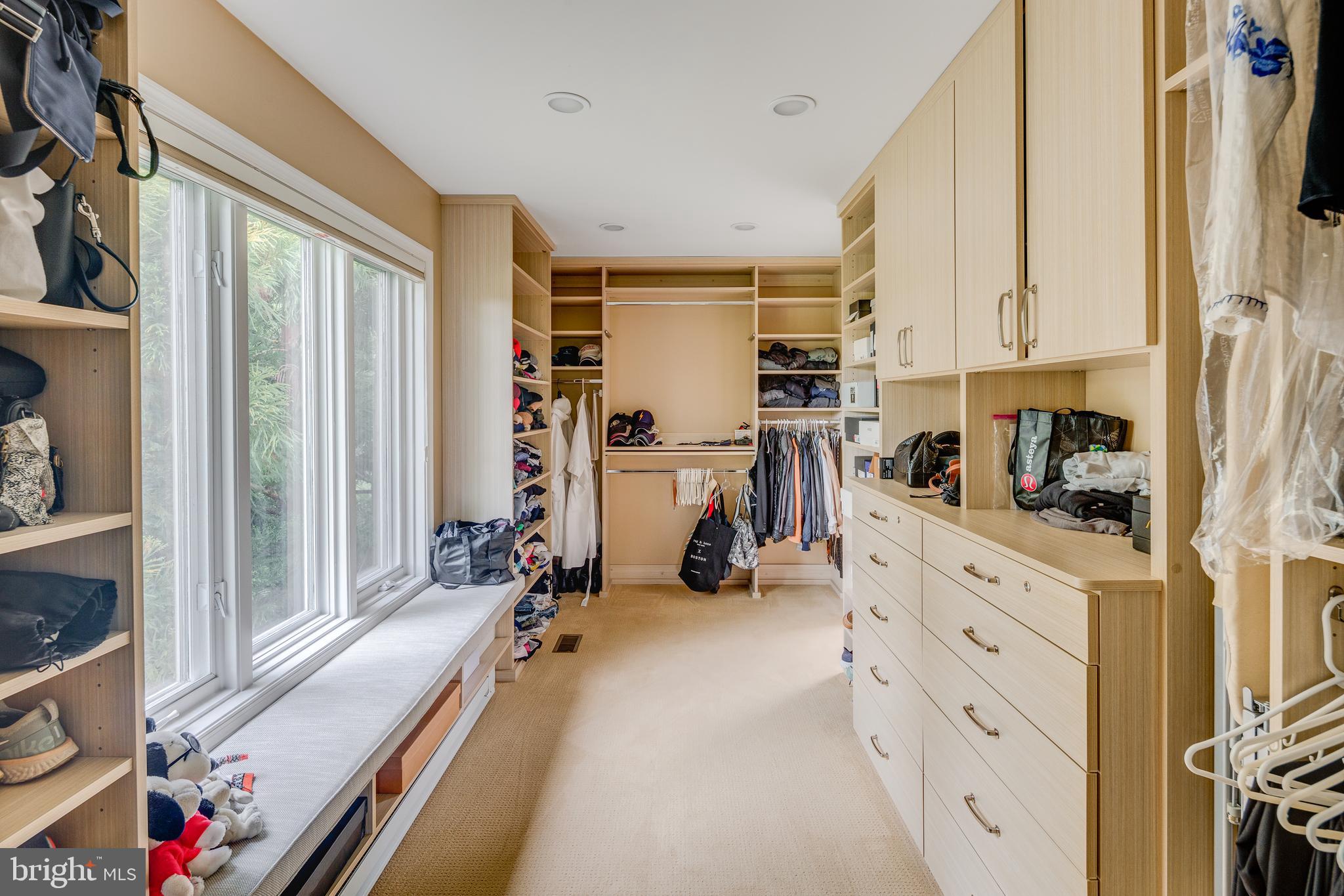 COUNTRYVIEW - Residential