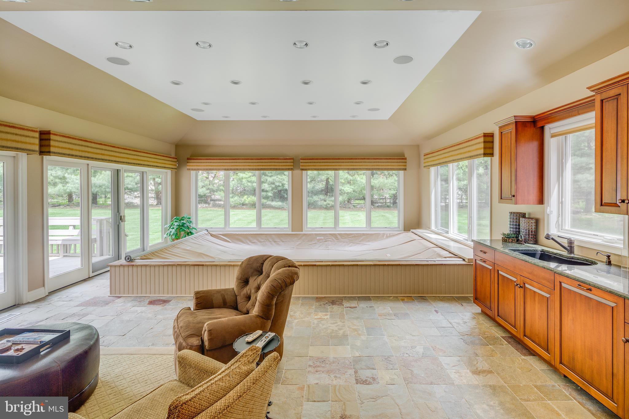 COUNTRYVIEW - Residential