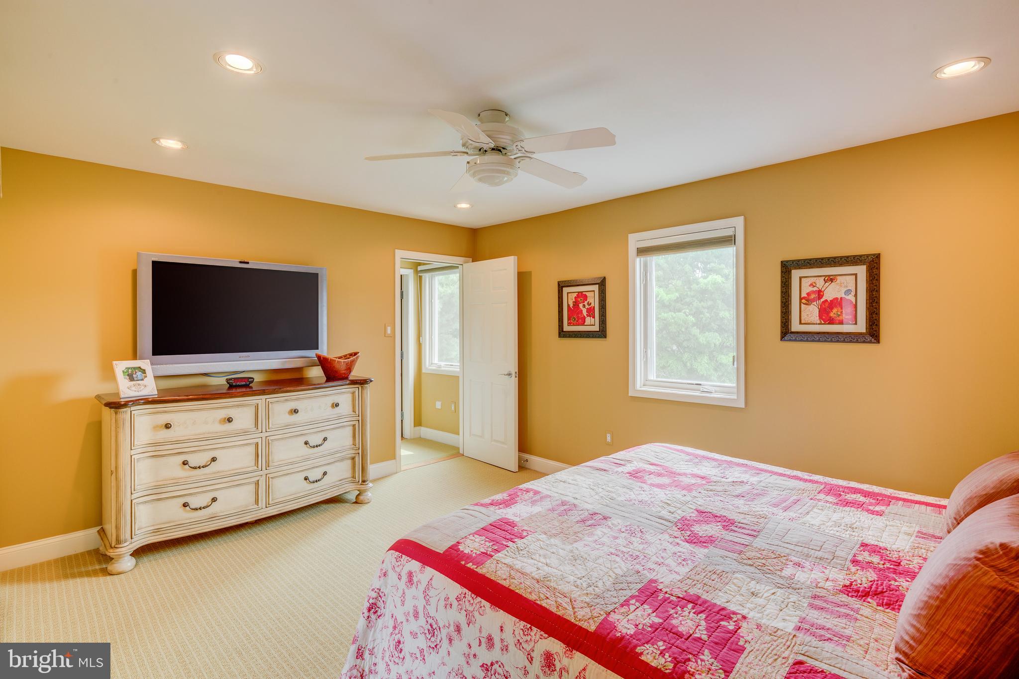 COUNTRYVIEW - Residential