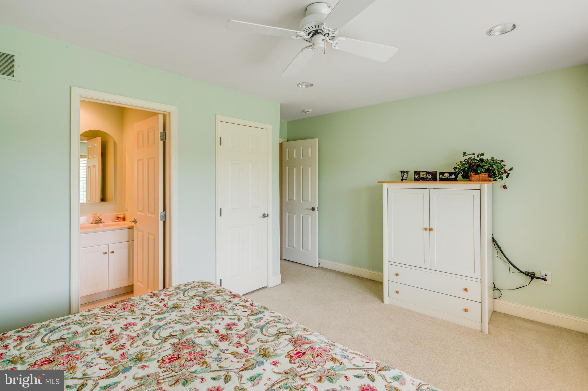 COUNTRYVIEW - Residential