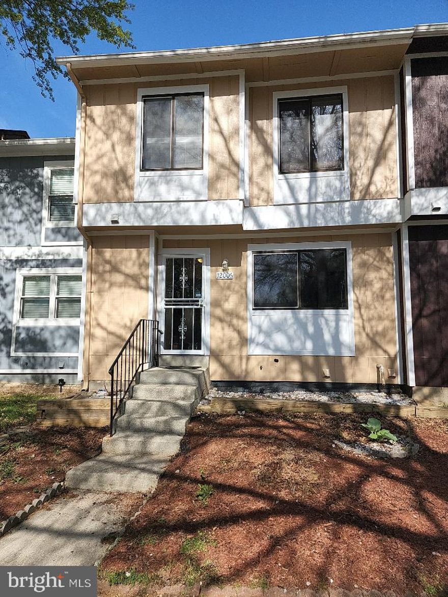 Beautiful Bright House!

The house had a sunken living room, wood floors, finished basement3 spacious bedrooms. The master bedroom has a quiet & sunny balcony. There is a porch in the back yard, where you can gather family and friends, have enough space for kids to enjoy some play time.

Unit comes with reserved parking spot and visitor parking.

All utilities are paid by the tenant. HOA assessment is covered by the owner.

The owner requires an annual income of 3x annual rent amount.

PLEASE KEEP IN MIND THE APPLICATION FEE IS NONREFUNDABLE!

FOR SHOWINGS PLEASE CALL AT LEAST 24H - 48H PRIOR THE INTENDED DATE TO VISIT.