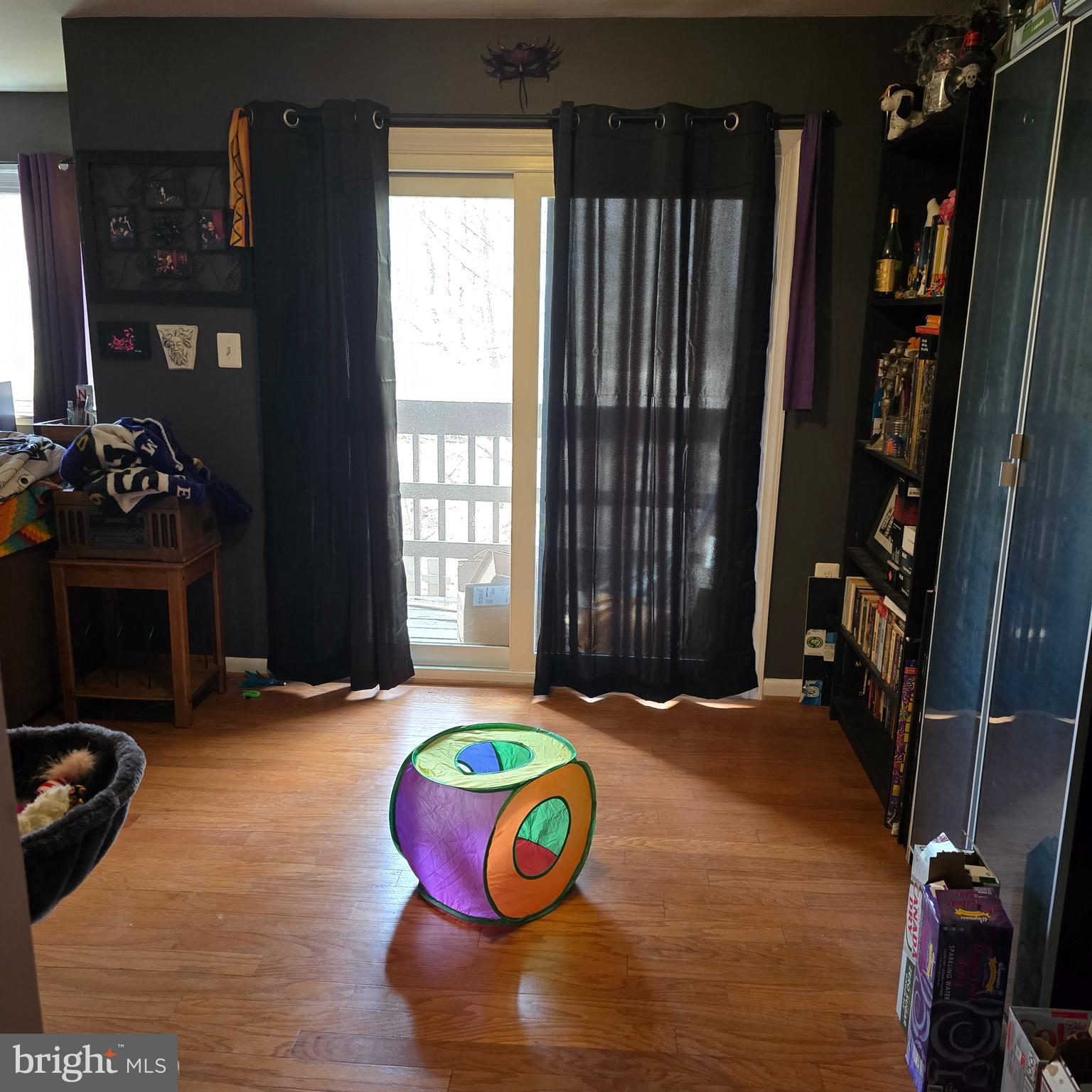 RESTON - Residential