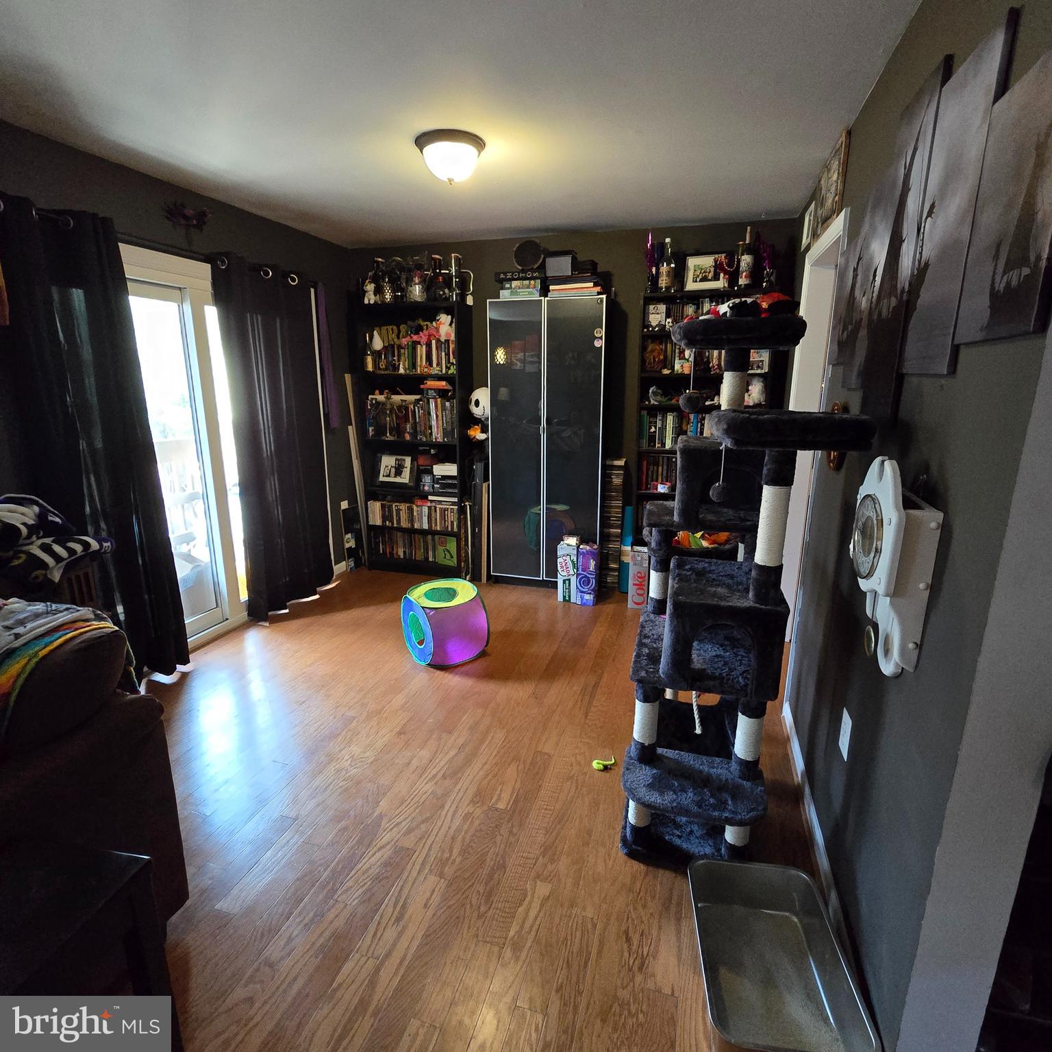 RESTON - Residential