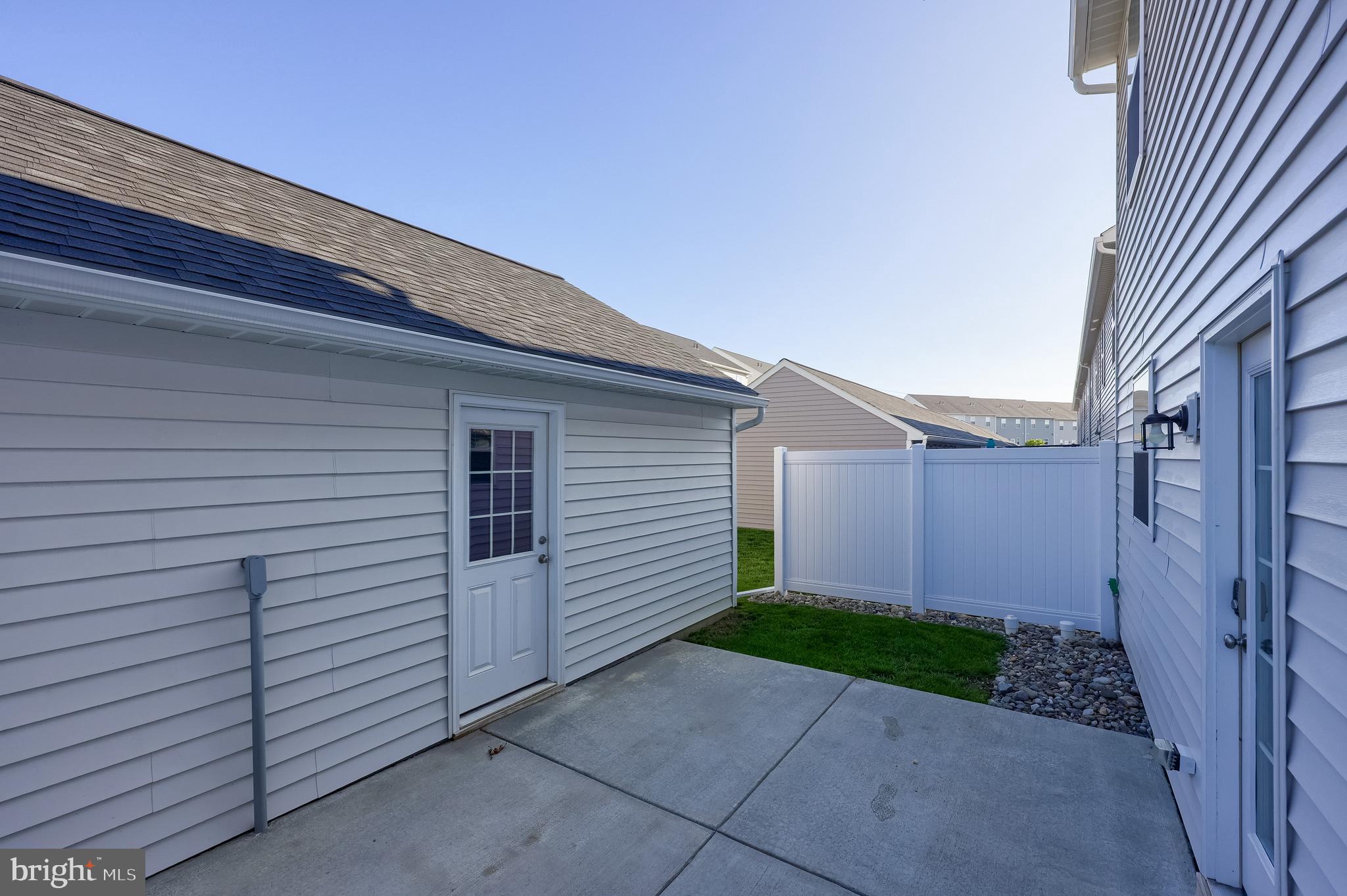 2482 ARTESIAN WAY