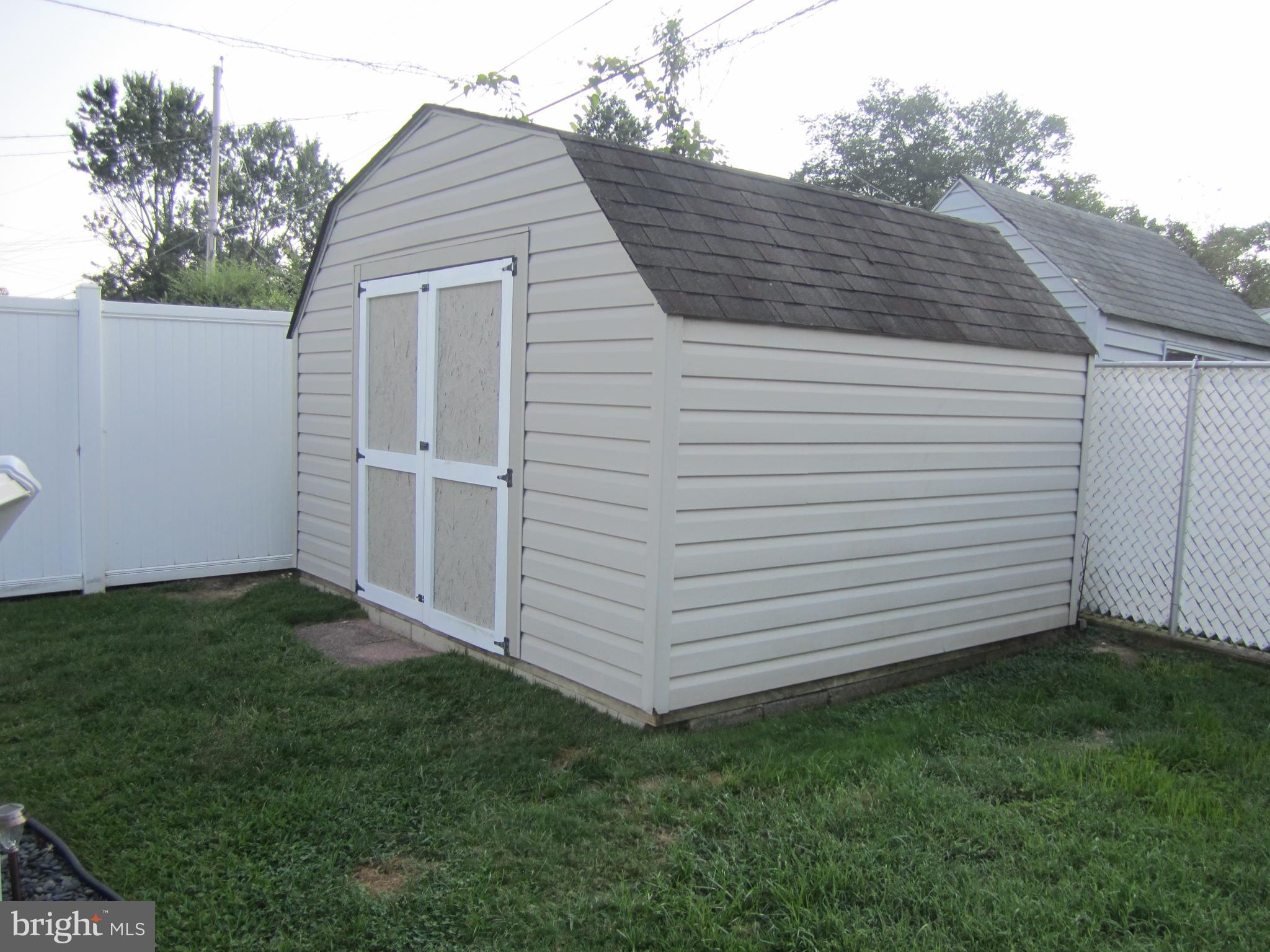 MUNROE GARDENS - Residential