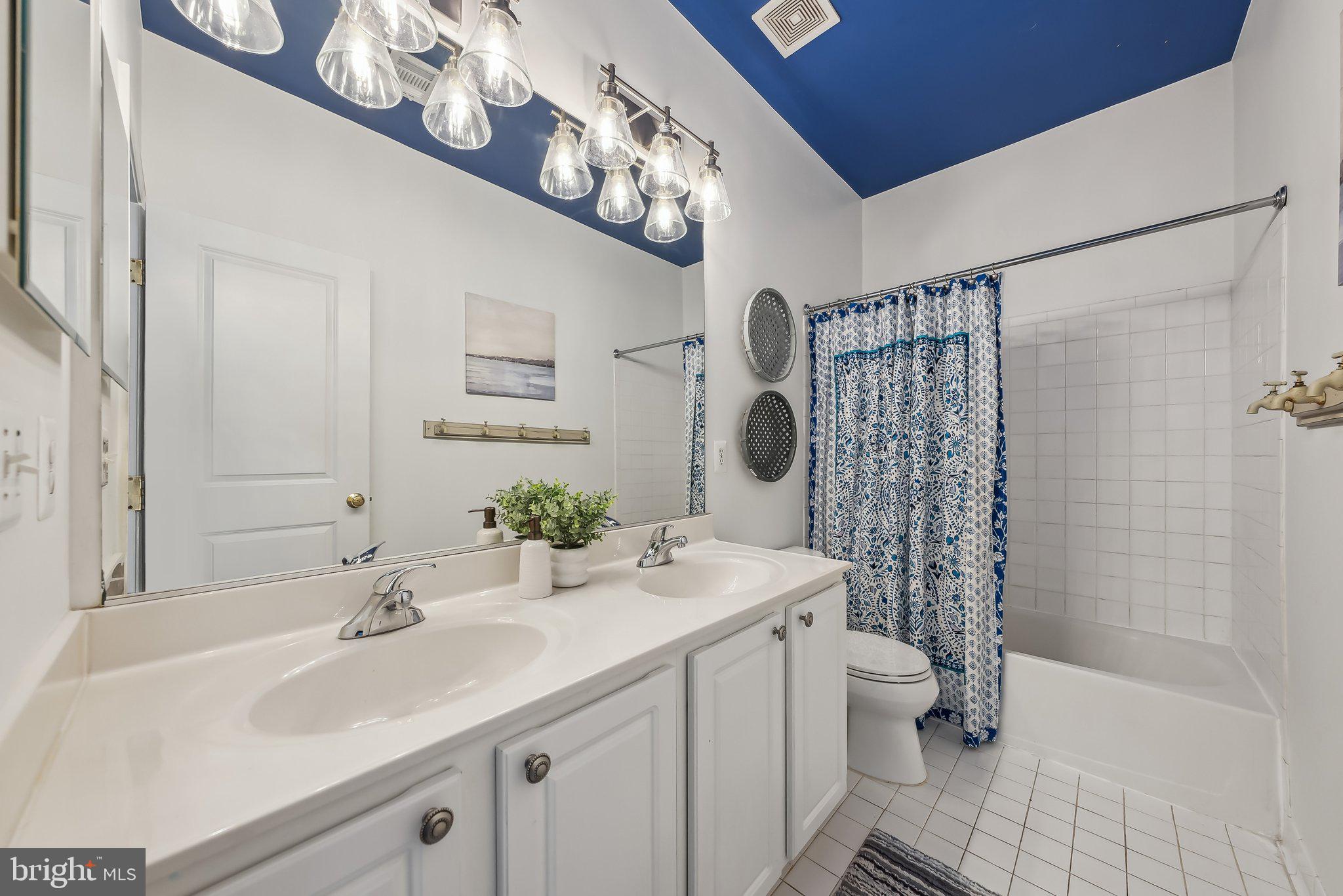 VICTORY LAKES - Residential