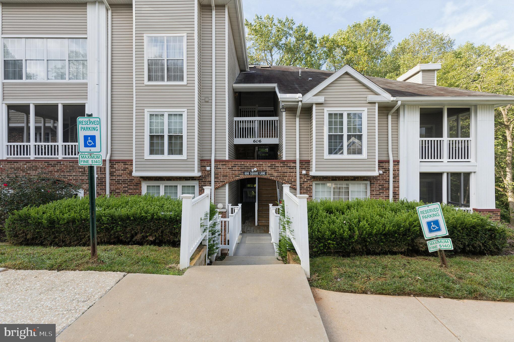 ENGLISH COUNTRY MANOR - Residential Lease
