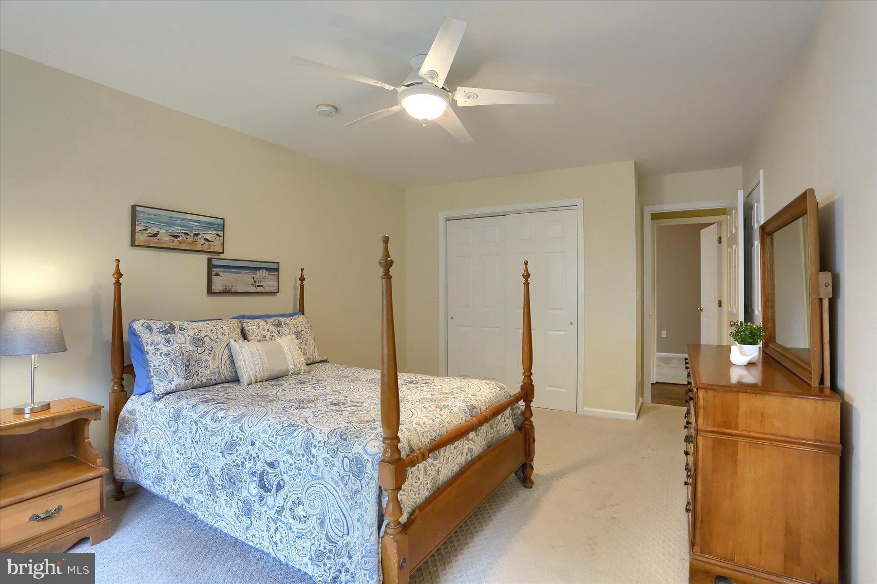 WHITE OAK MANOR - Residential