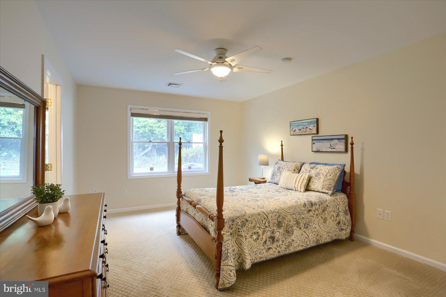 WHITE OAK MANOR - Residential