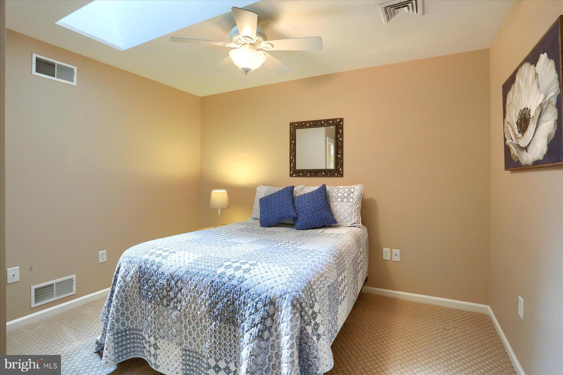 WHITE OAK MANOR - Residential