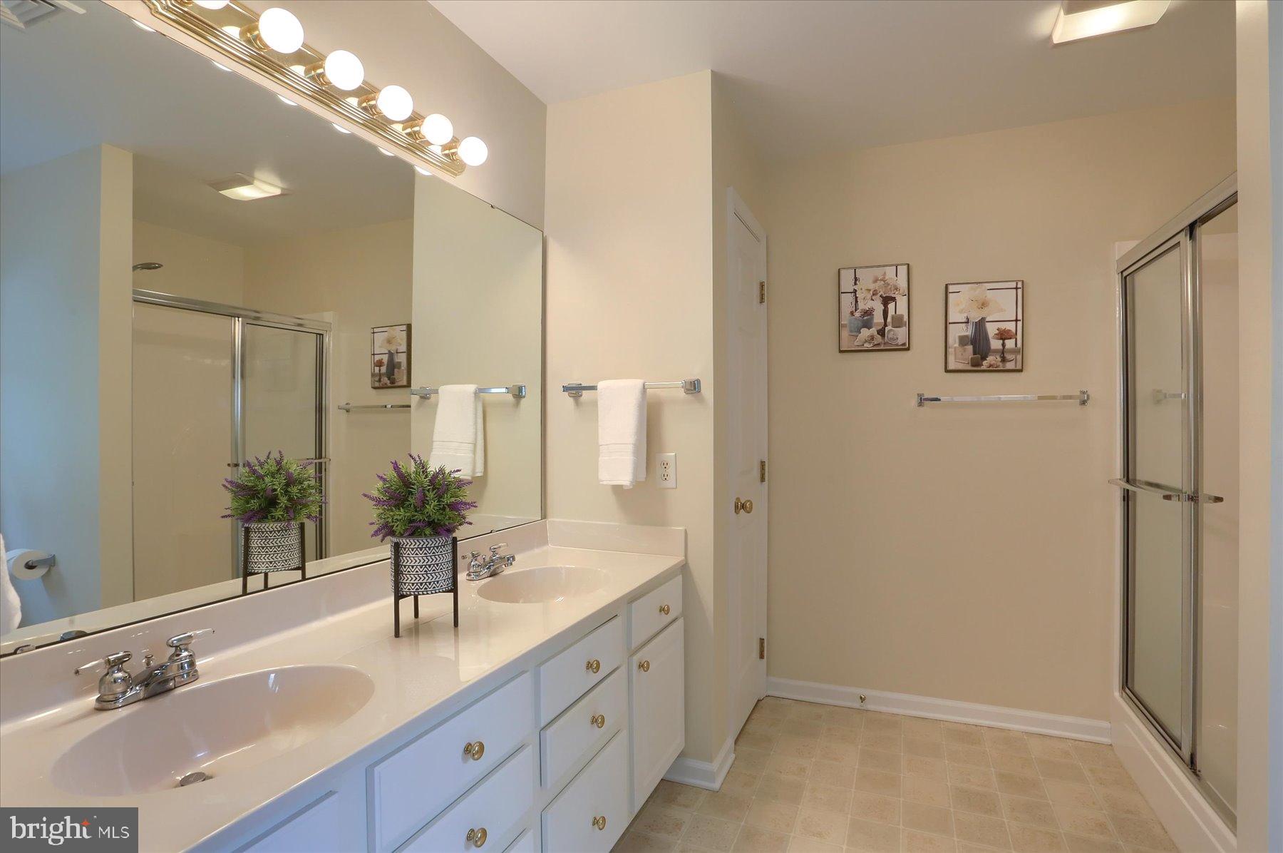 WHITE OAK MANOR - Residential