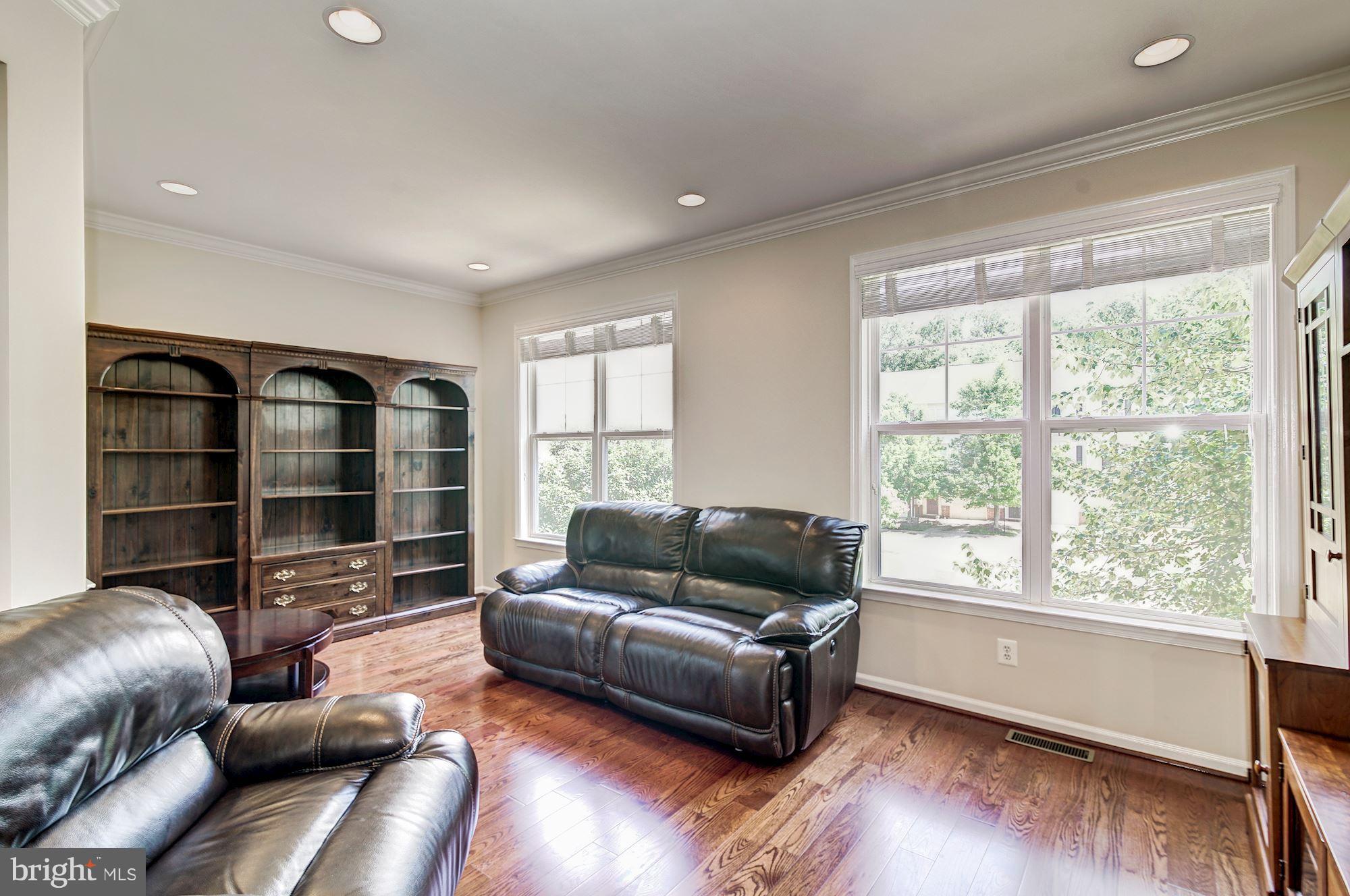 SIGNATURE AT BROADLANDS - Residential