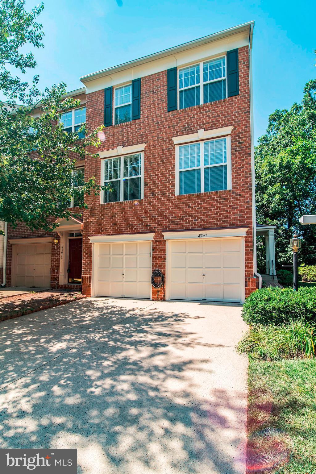 SIGNATURE AT BROADLANDS - Residential