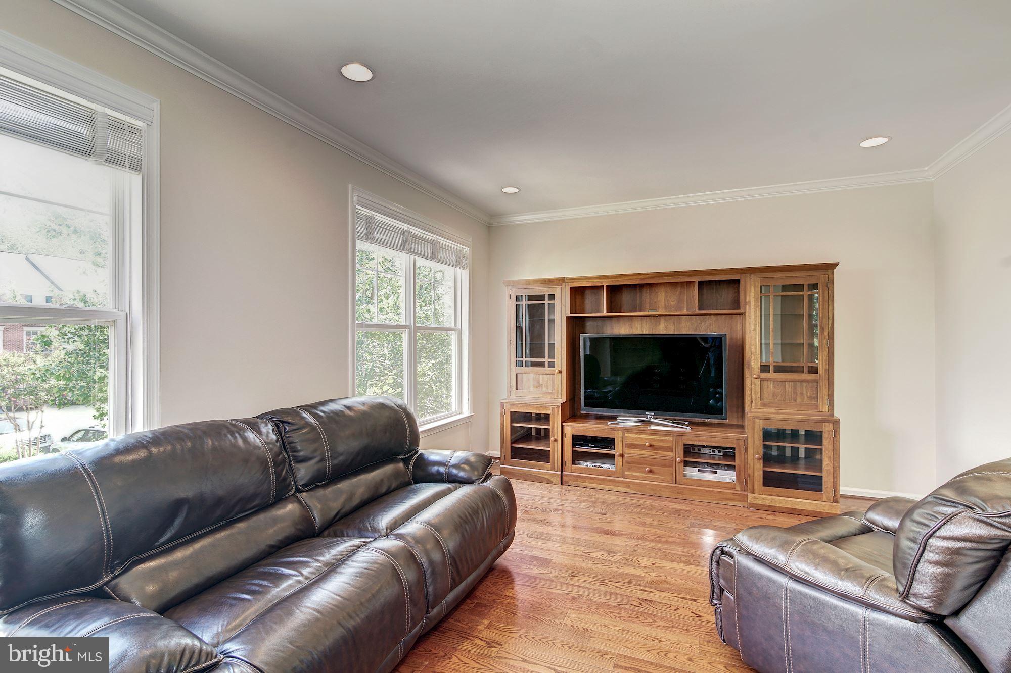 SIGNATURE AT BROADLANDS - Residential