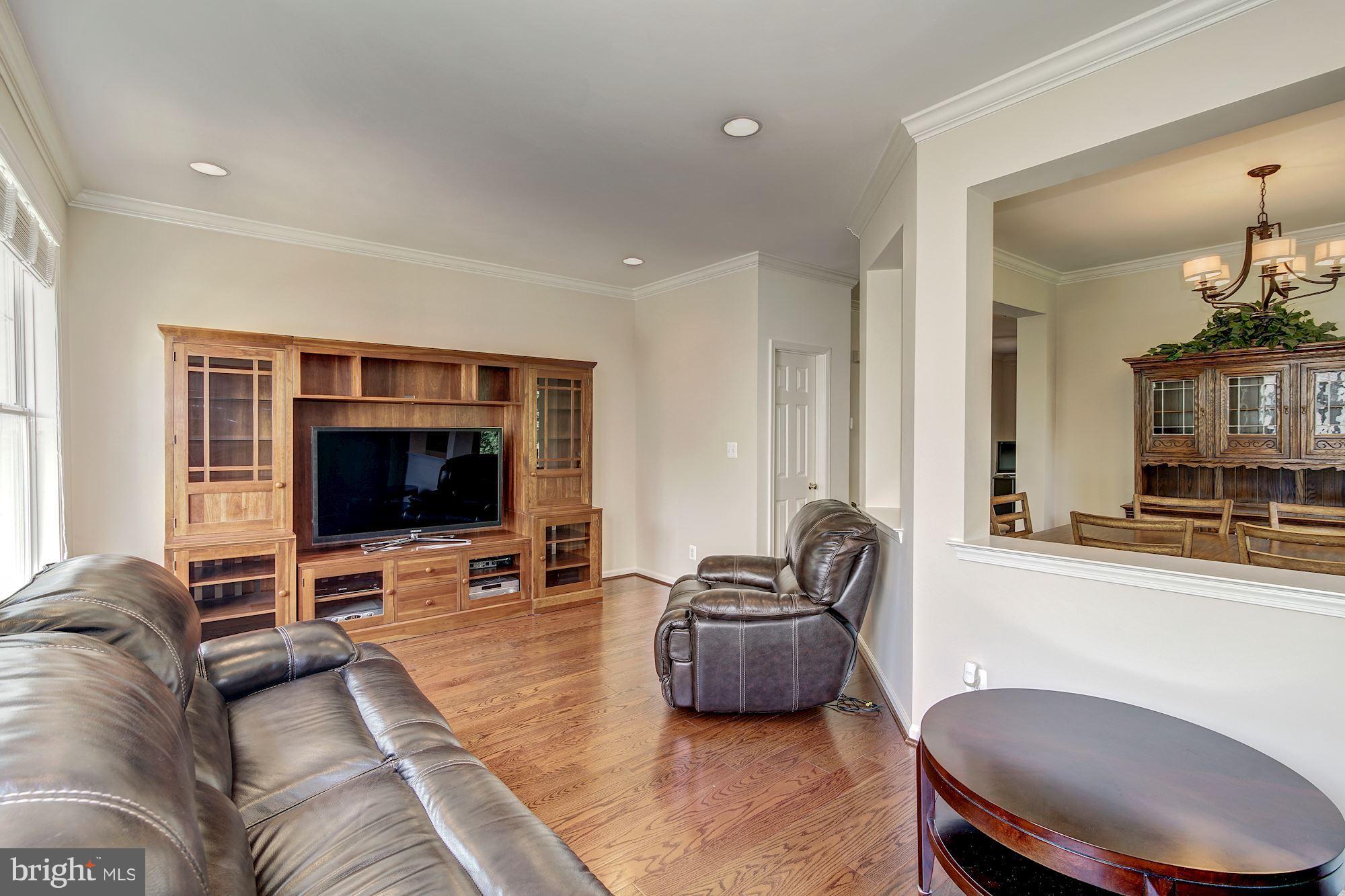 SIGNATURE AT BROADLANDS - Residential