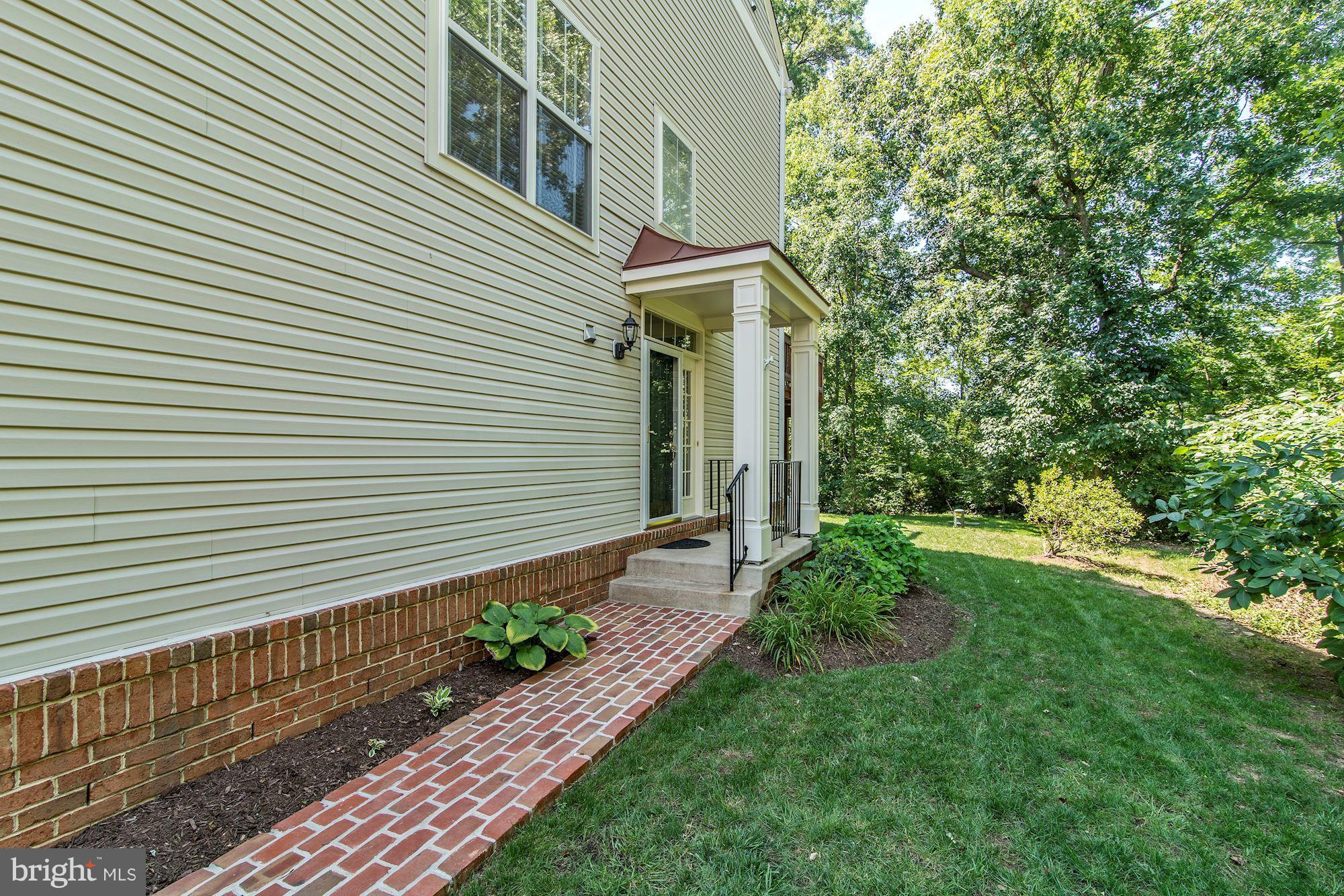 SIGNATURE AT BROADLANDS - Residential