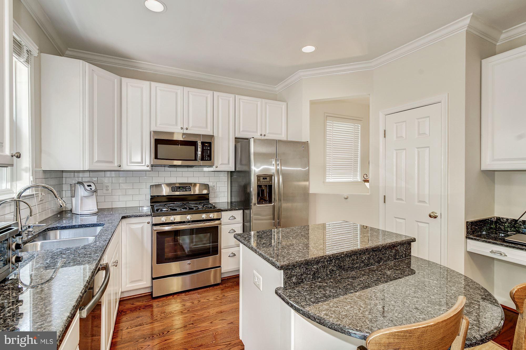 SIGNATURE AT BROADLANDS - Residential