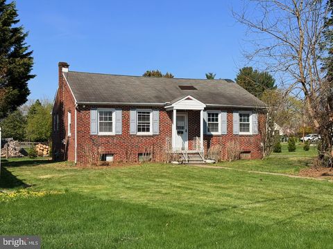 Photo of 318 Chestnut Street, COLLEGEVILLE, PA 19426 (MLS # PAMC2175216)