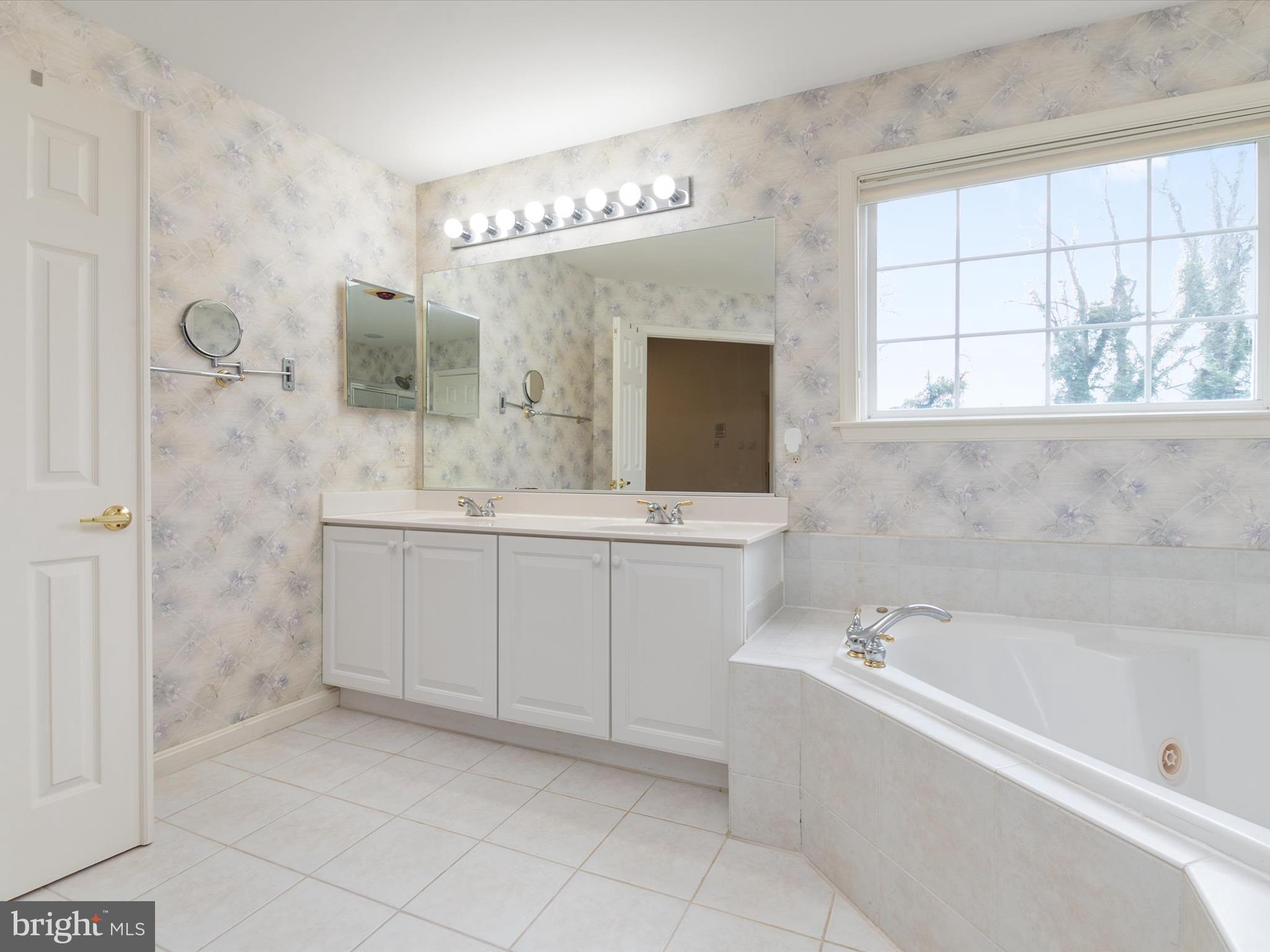 GREY ROCK VILLAS - Residential