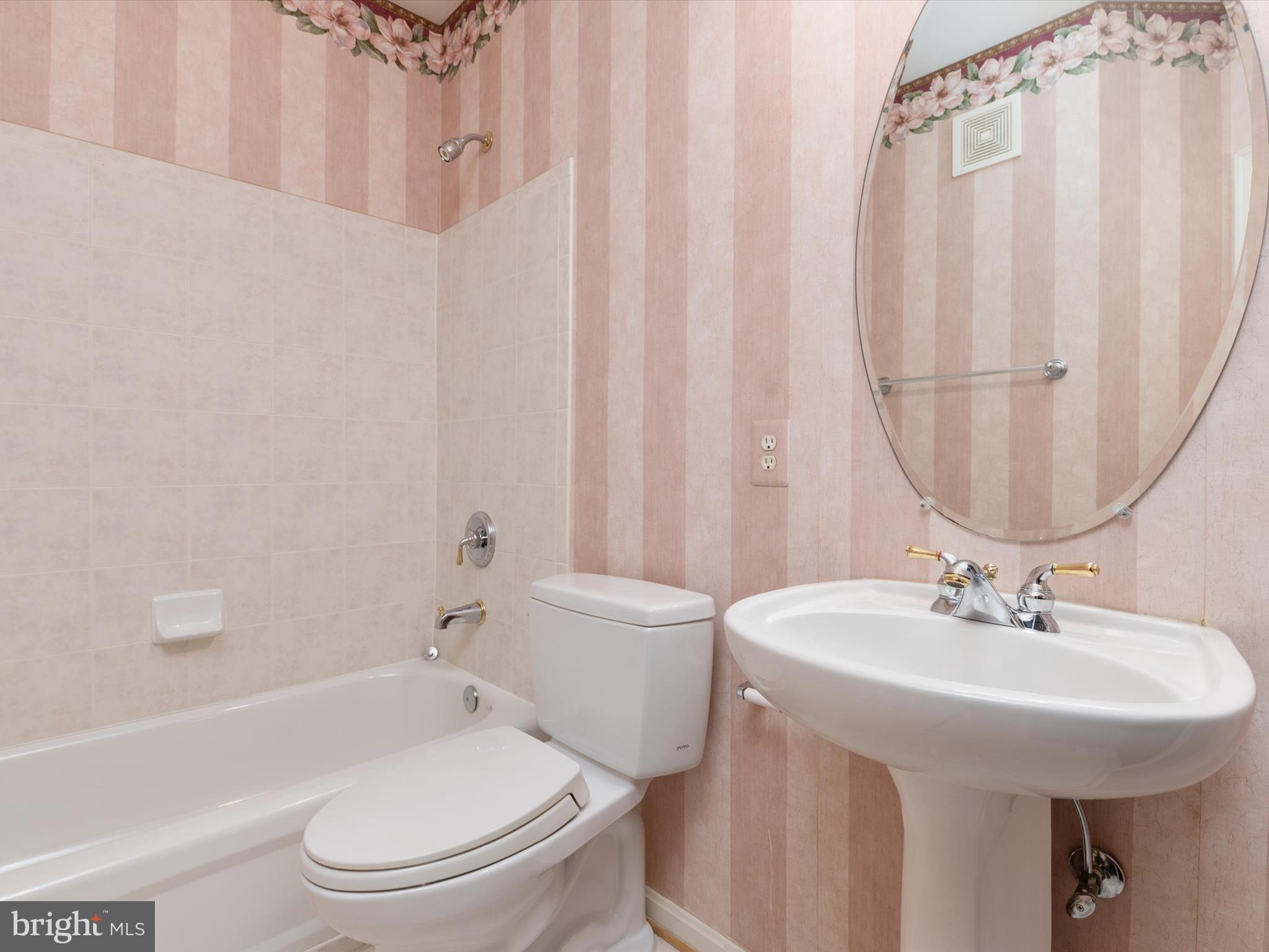 GREY ROCK VILLAS - Residential