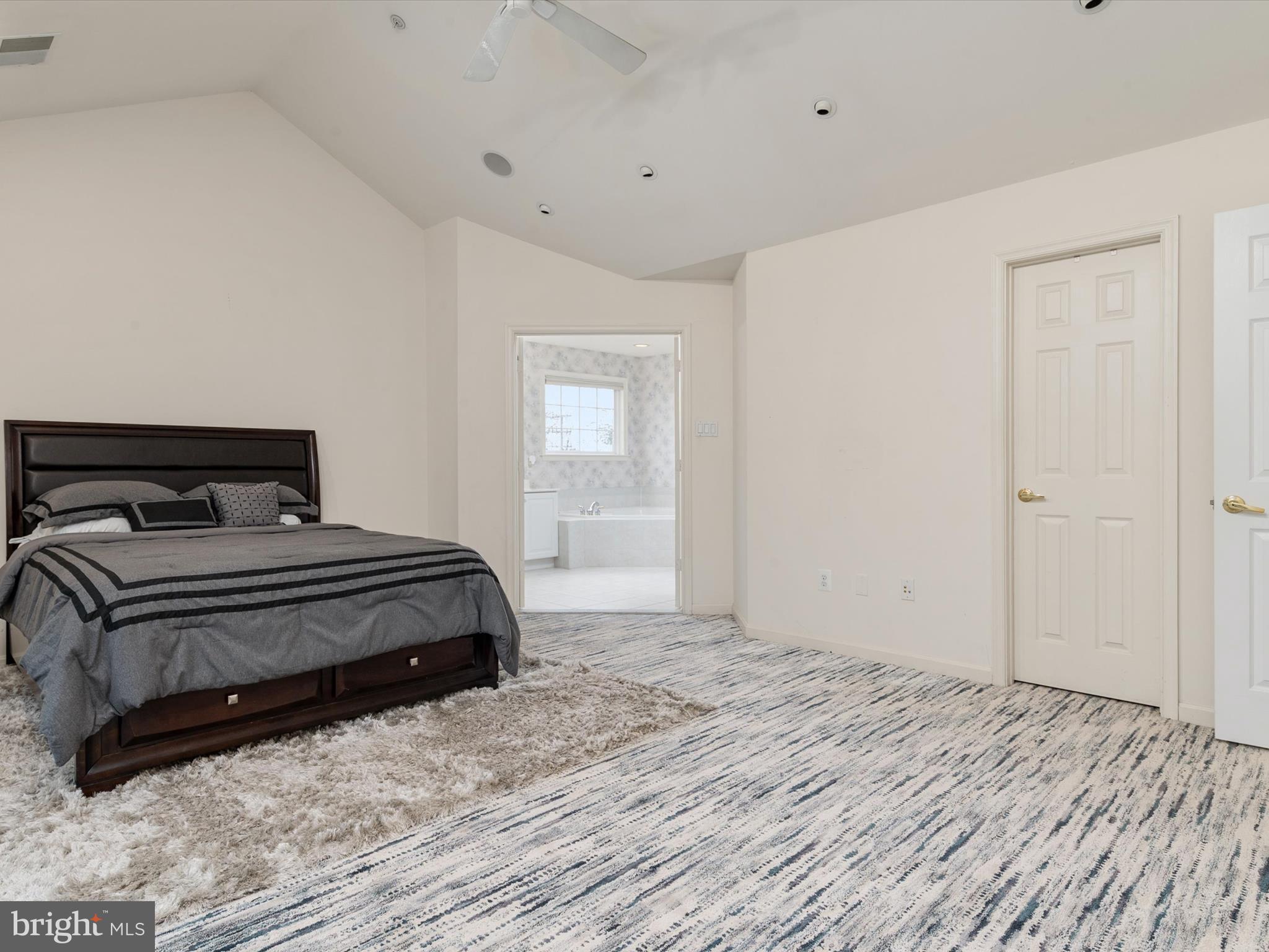 GREY ROCK VILLAS - Residential