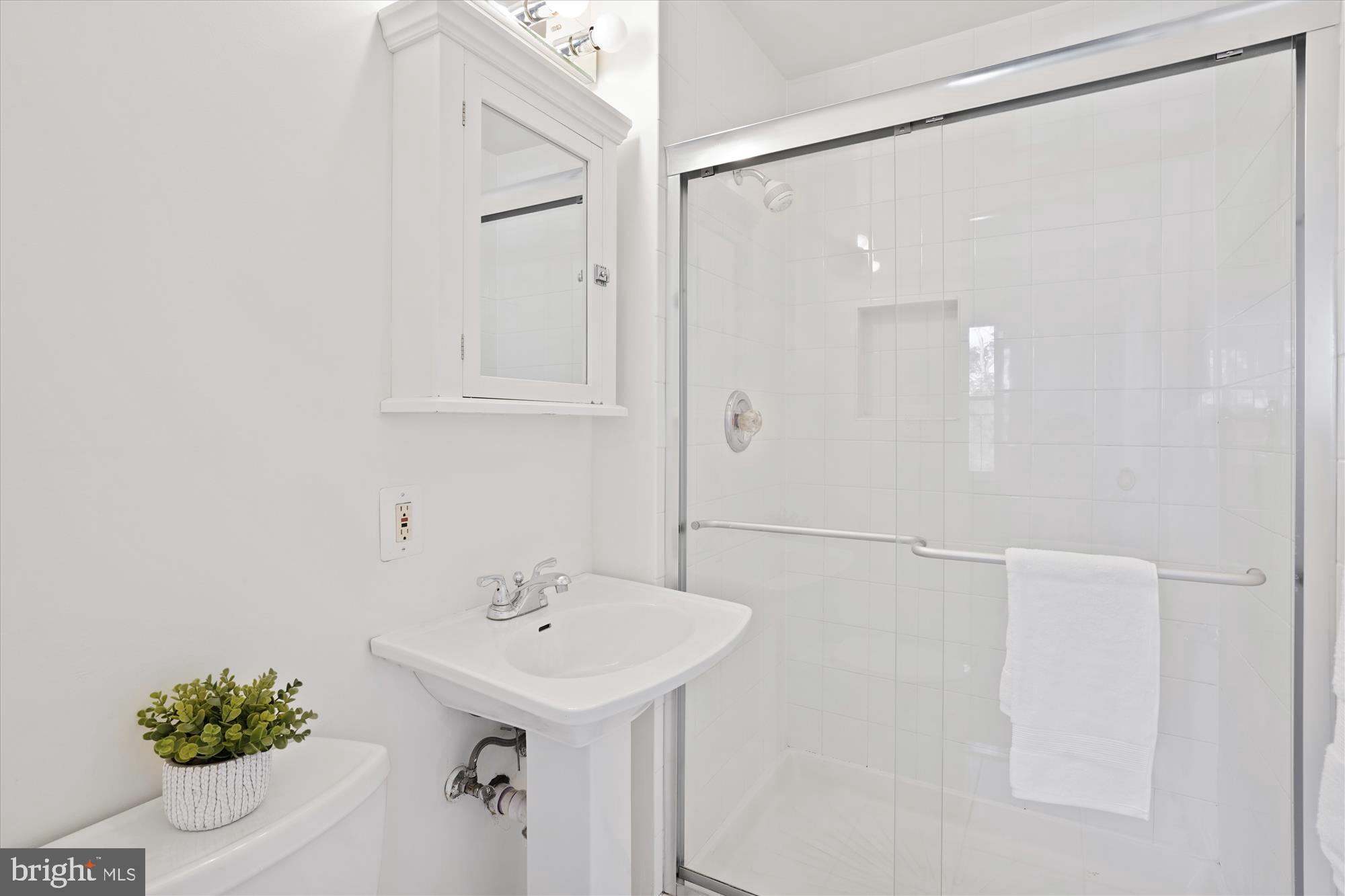 SHADY GROVE VILLAGE - Residential