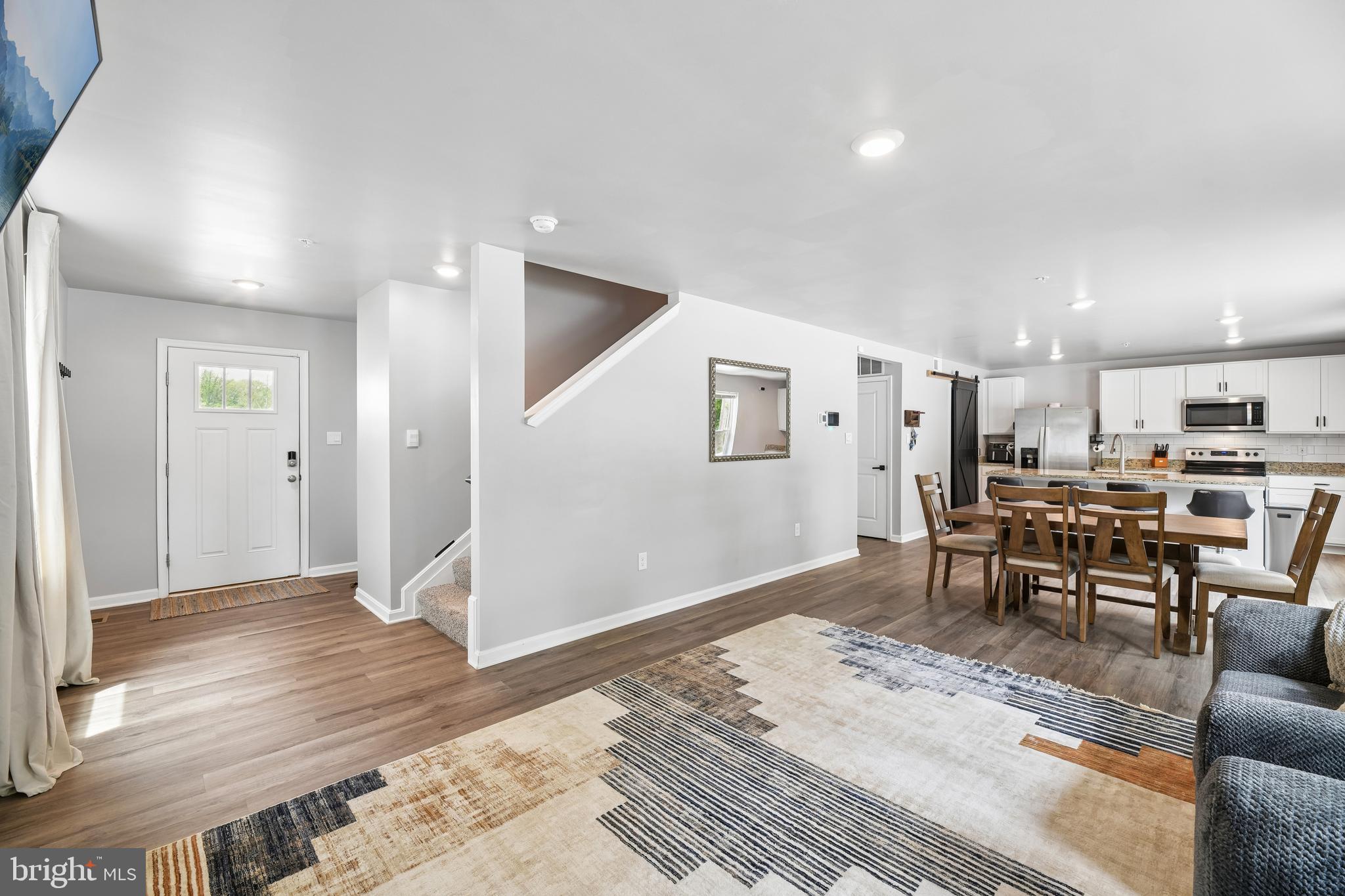 1030 MERRY ELM LN