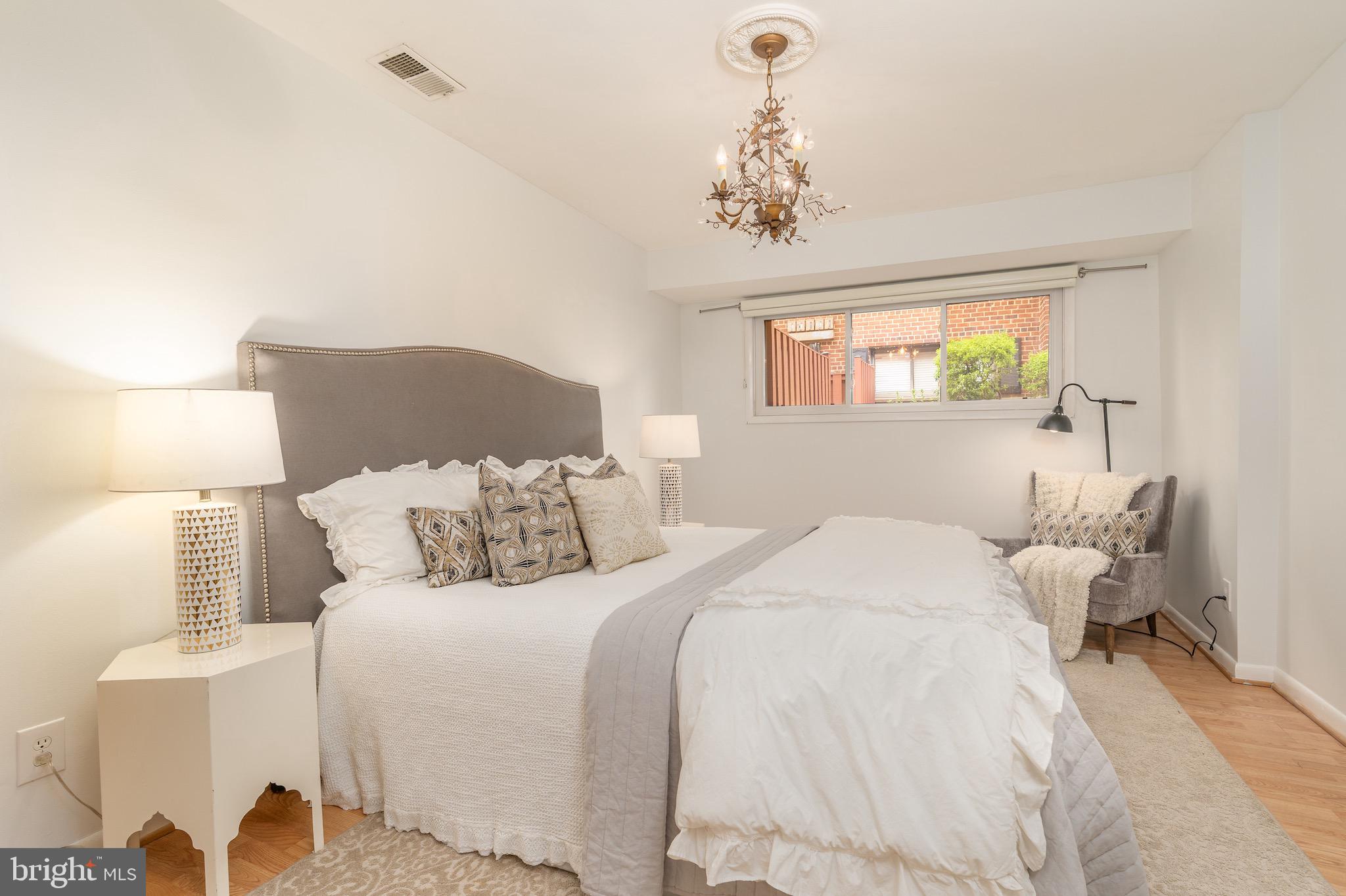 SEMINARY WALK - Residential