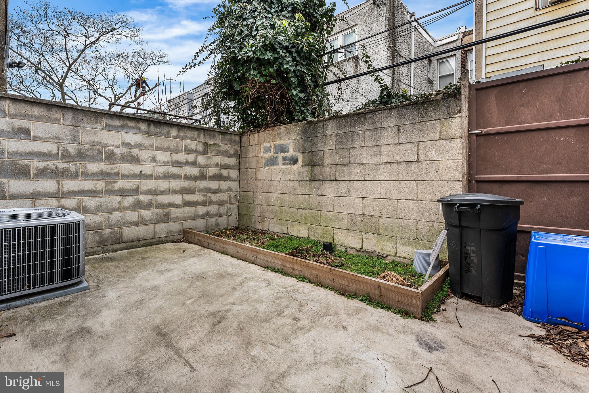 WEST PASSYUNK - Residential