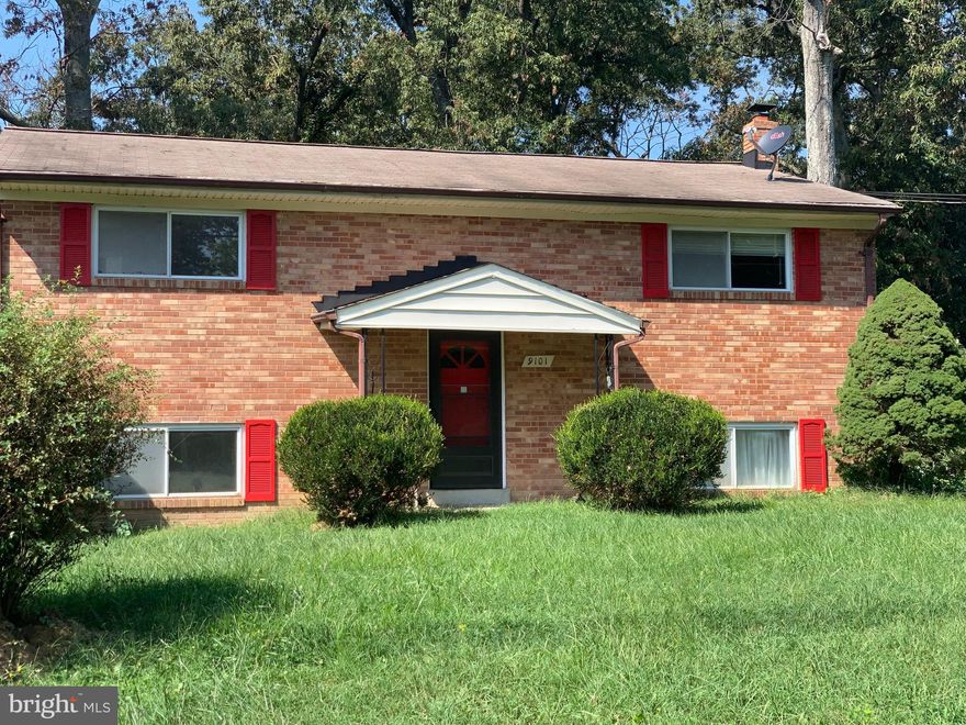 COME OUT & SEE YOUR NEW HOME...IT IS PRICE FOR YOU TO ADD & UPDATE TO YOUR PERSONAL TOUCH & LOOK....PRICE REFLECTS ...TREMENDOUS POTENTIAL...BELOW MARKET VALUE SO IT WON'T LAST LONG....STOP READING & COME SEE YOUR NEW HOME....IT WILL PASS FHA, VA, CONV & OF COURSE CASH OFFERS!!!