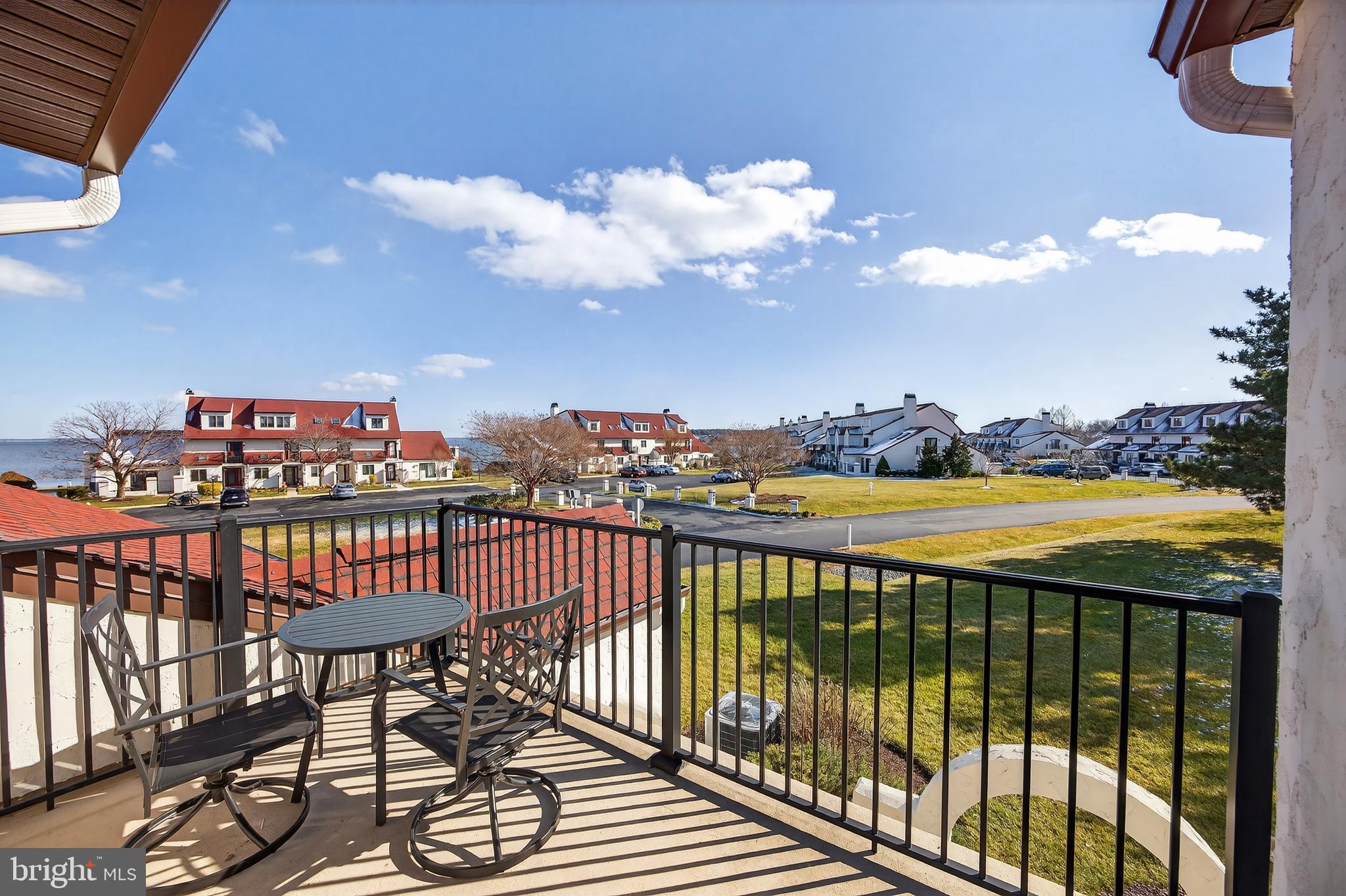 QUEENS LANDING - Residential