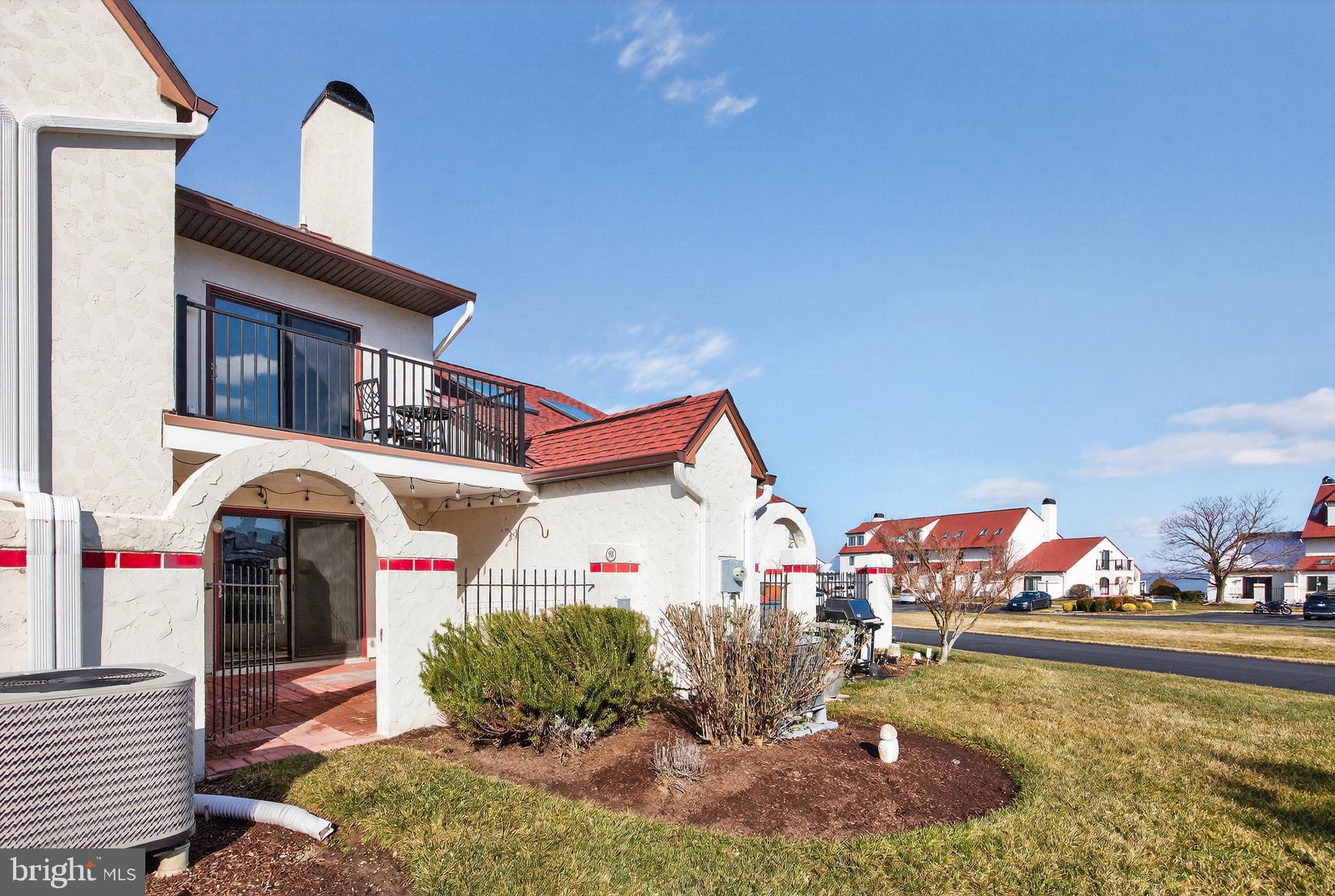 QUEENS LANDING - Residential