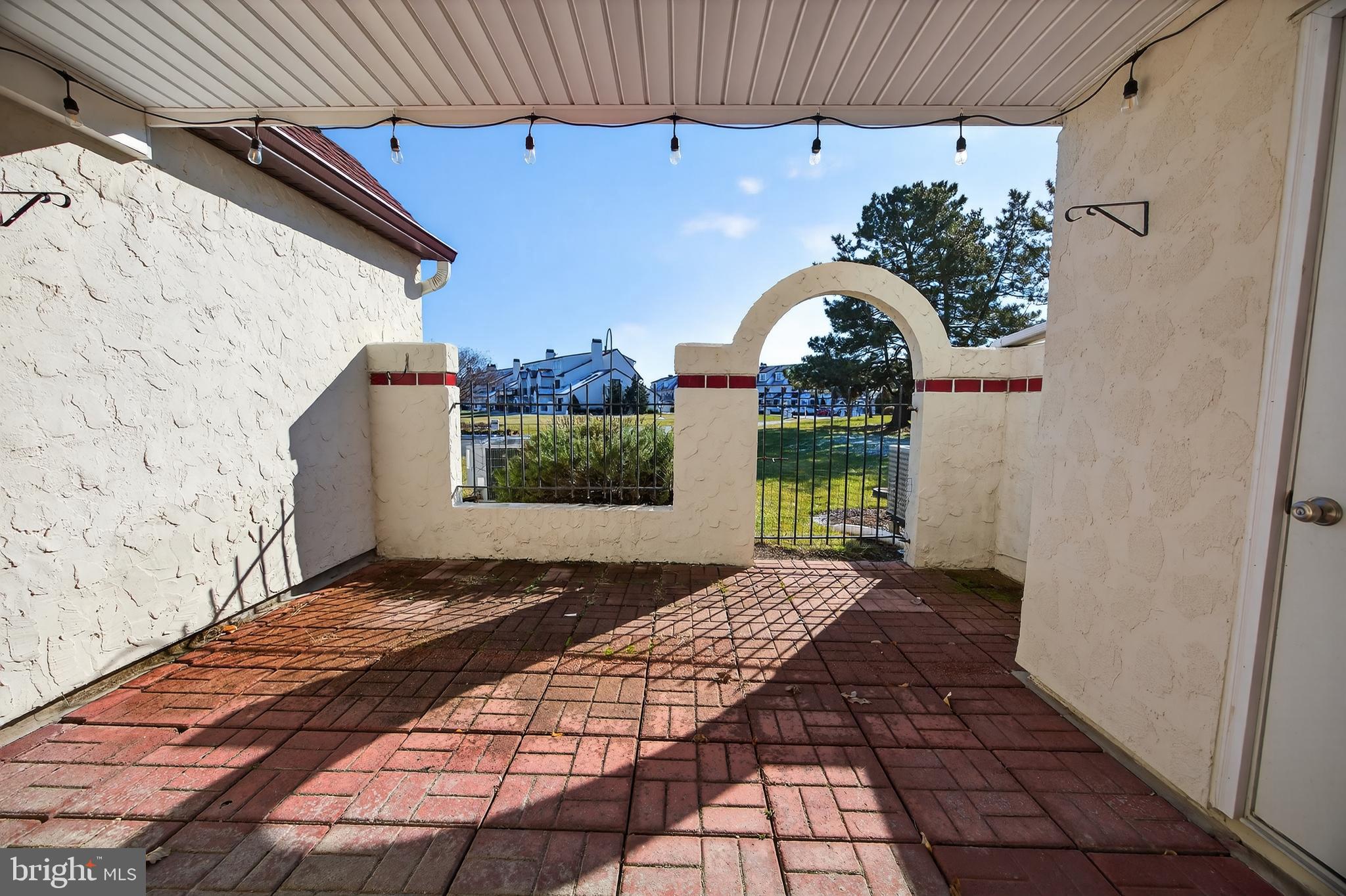 QUEENS LANDING - Residential