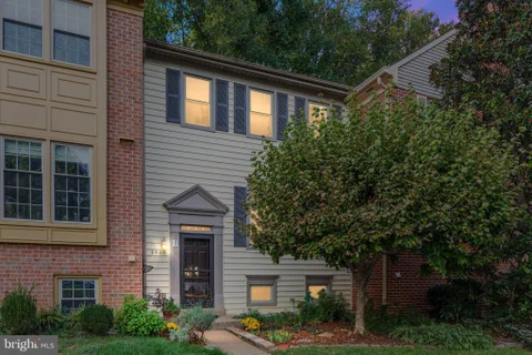 2850 Kelly Square, Vienna, VA MLS: VAFX2343186